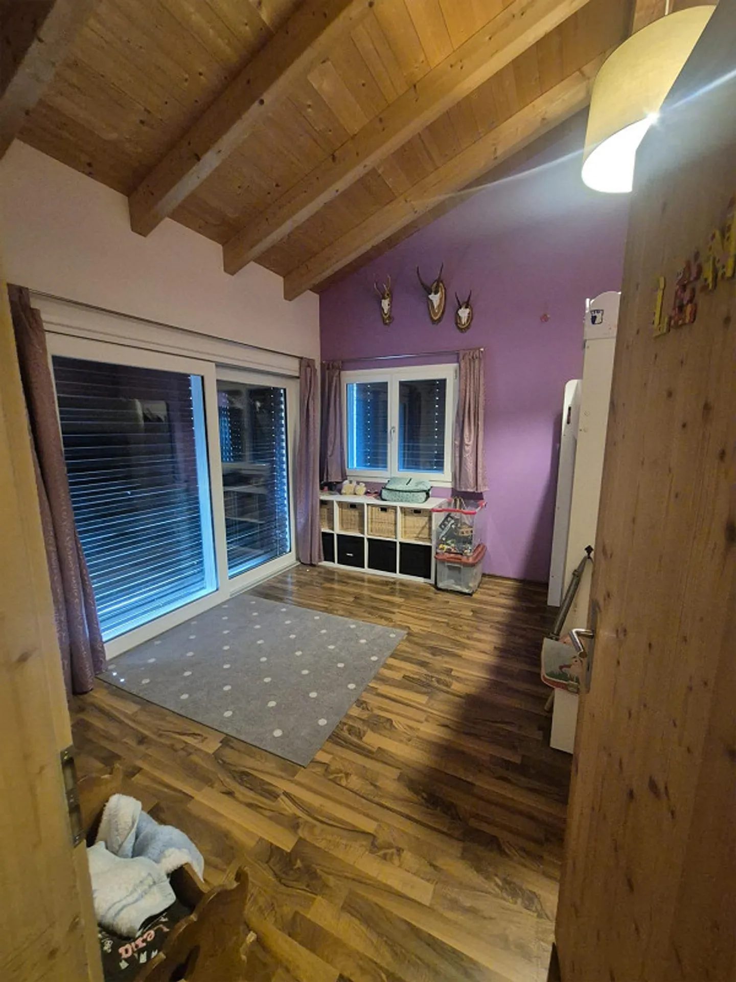 Incantevole appartamento mansardato di 5,5 locali in una posizione soleggiata a Domleschg - Foto 6 di 16