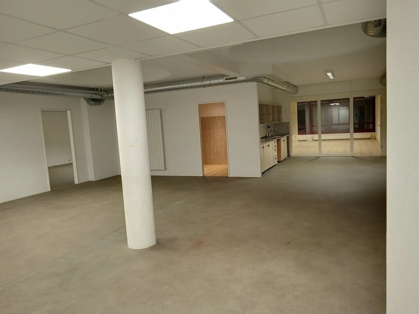 Commercial space of approximately 245 m2 for immediate rent - Photo 6 of 12