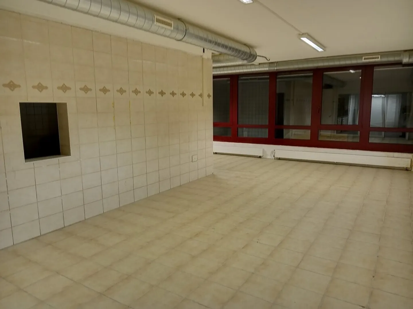 Commercial space of approximately 245 m2 for immediate rent - Photo 8 of 12