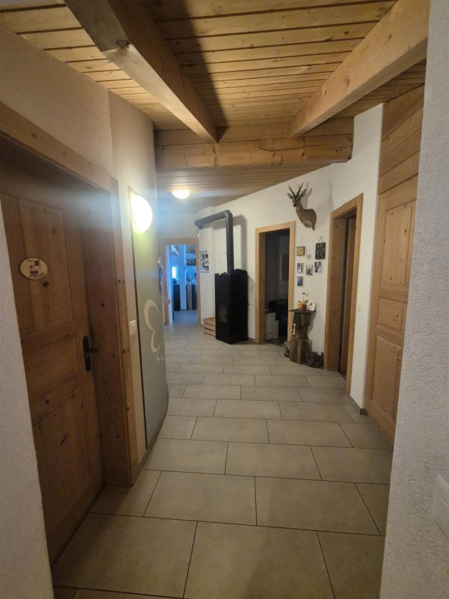 Incantevole appartamento mansardato di 5,5 locali in una posizione soleggiata a Domleschg - Foto 5 di 16