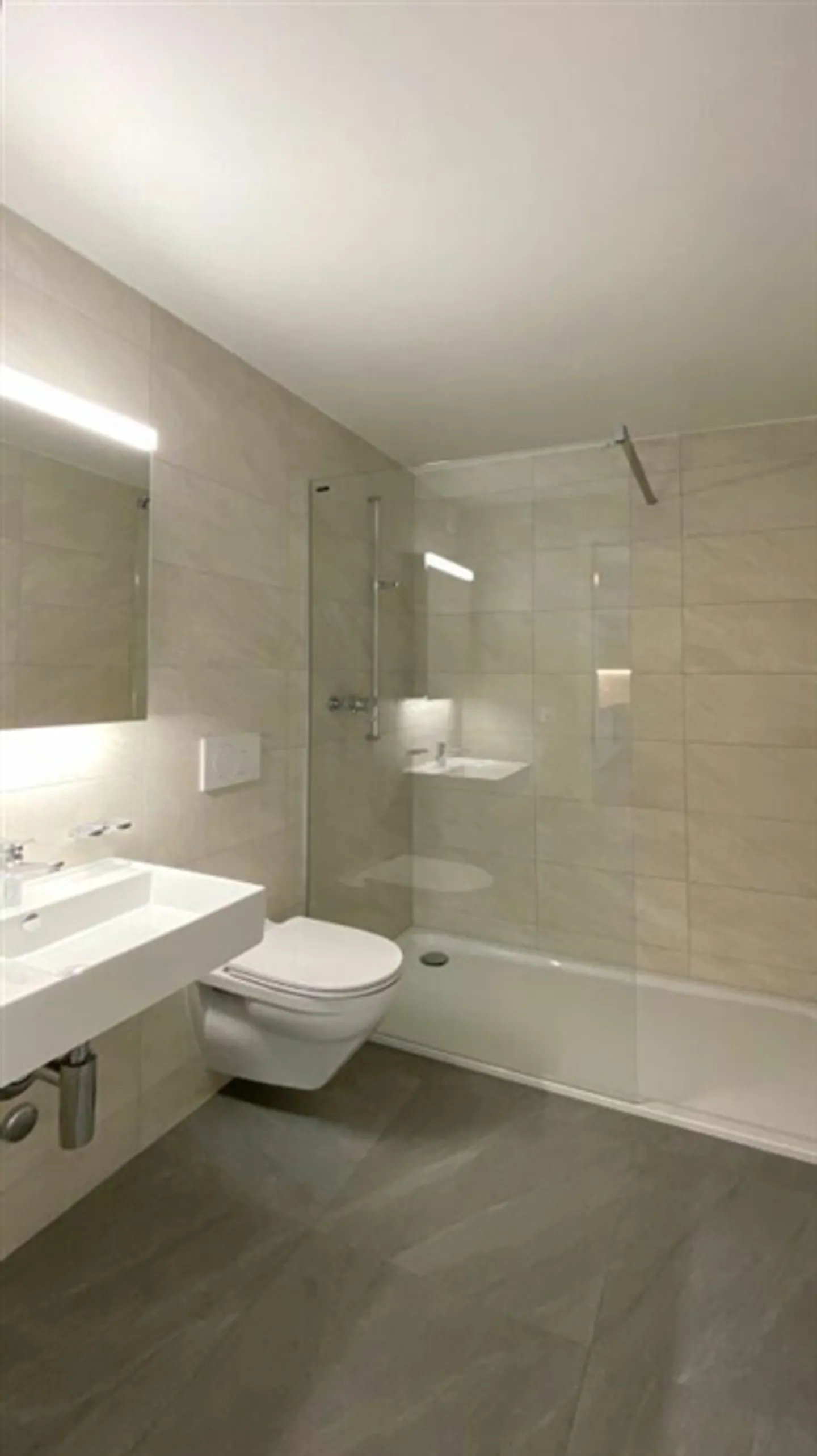 Magnifique appartement de 2,5 pièces, comme neuf - Photo 4 sur 7