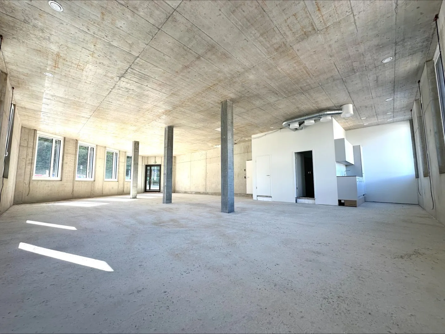 FIRST RENTAL - Future-oriented office or practice space of 163 m2 in a high-quality new construction project - Photo 4 of 7