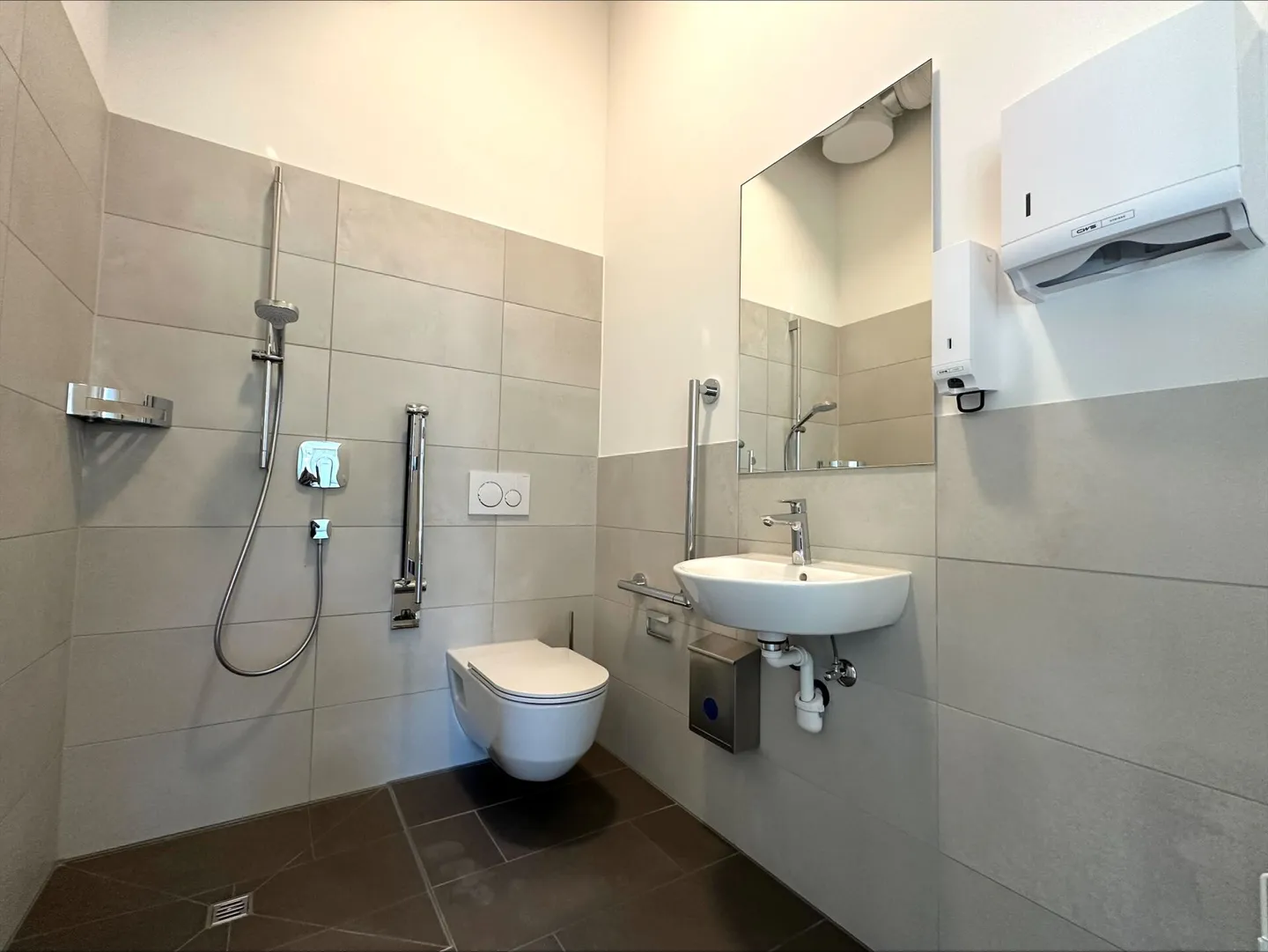 FIRST RENTAL - Future-oriented office or practice space of 163 m2 in a high-quality new construction project - Photo 6 of 7