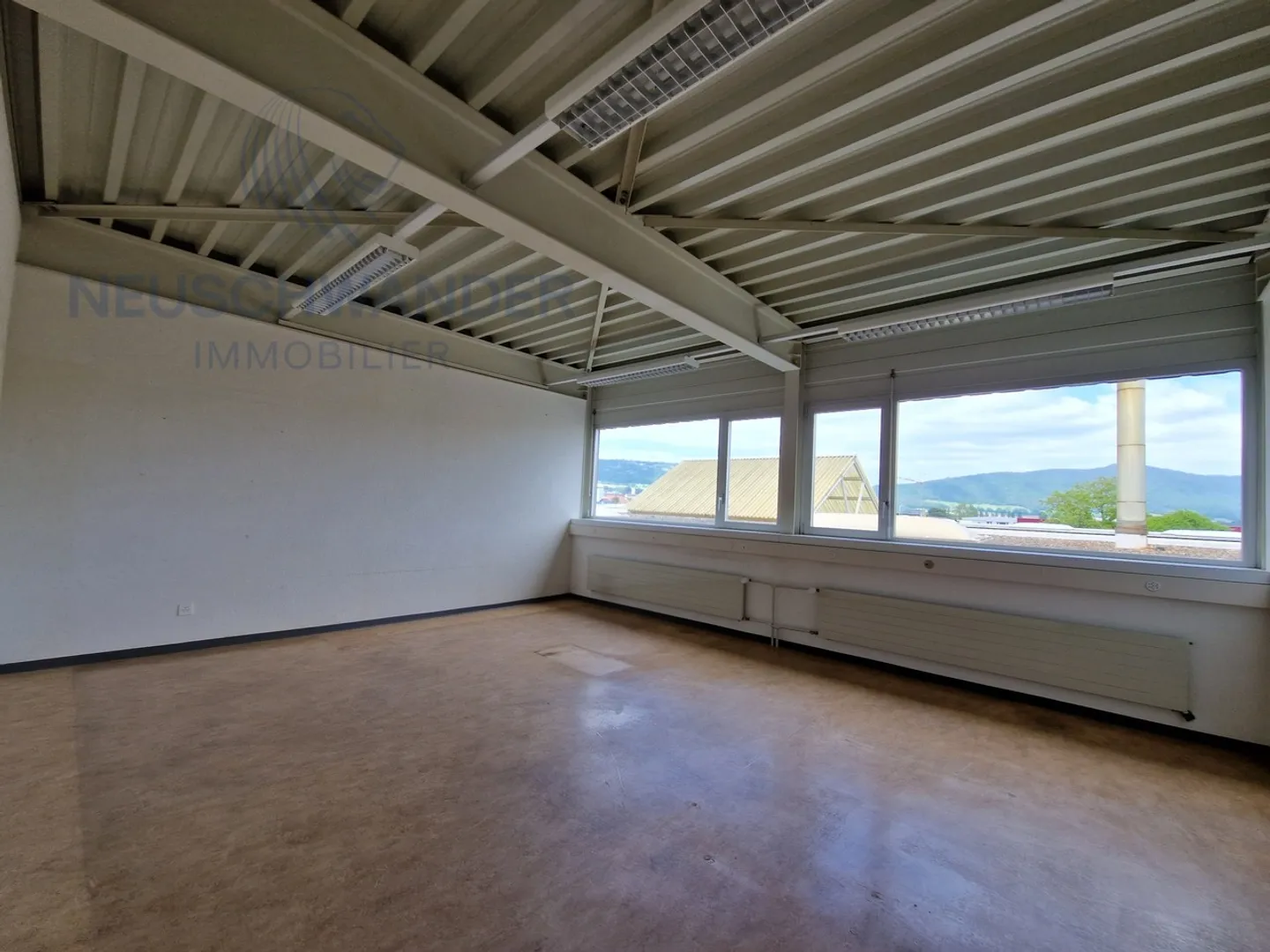 Surface commerciale de 180 m² en cours de rénovation - Photo 5 sur 8