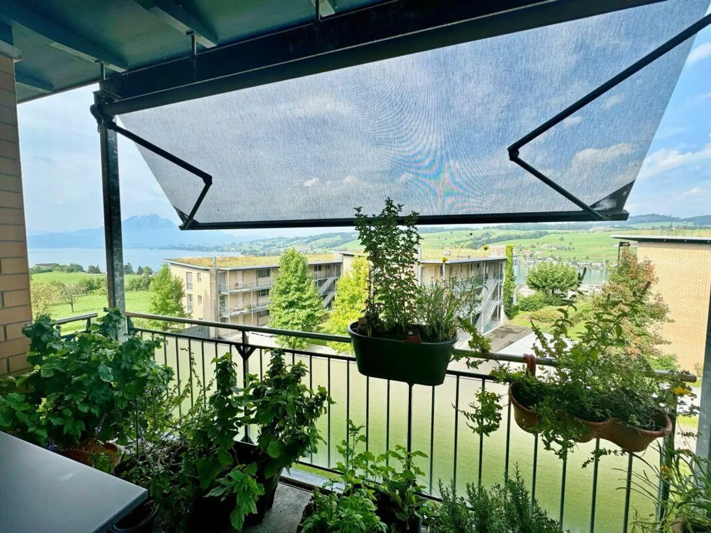 Modern Wohnen mit See- und Bergsicht - Foto 1 von 3