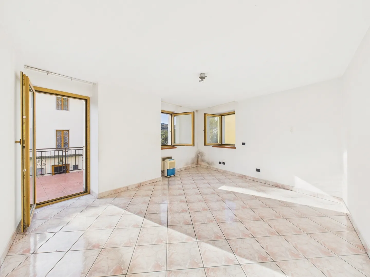 Incantevole casa a schiera nella pittoresca regione di Tresa - Foto 8 di 13