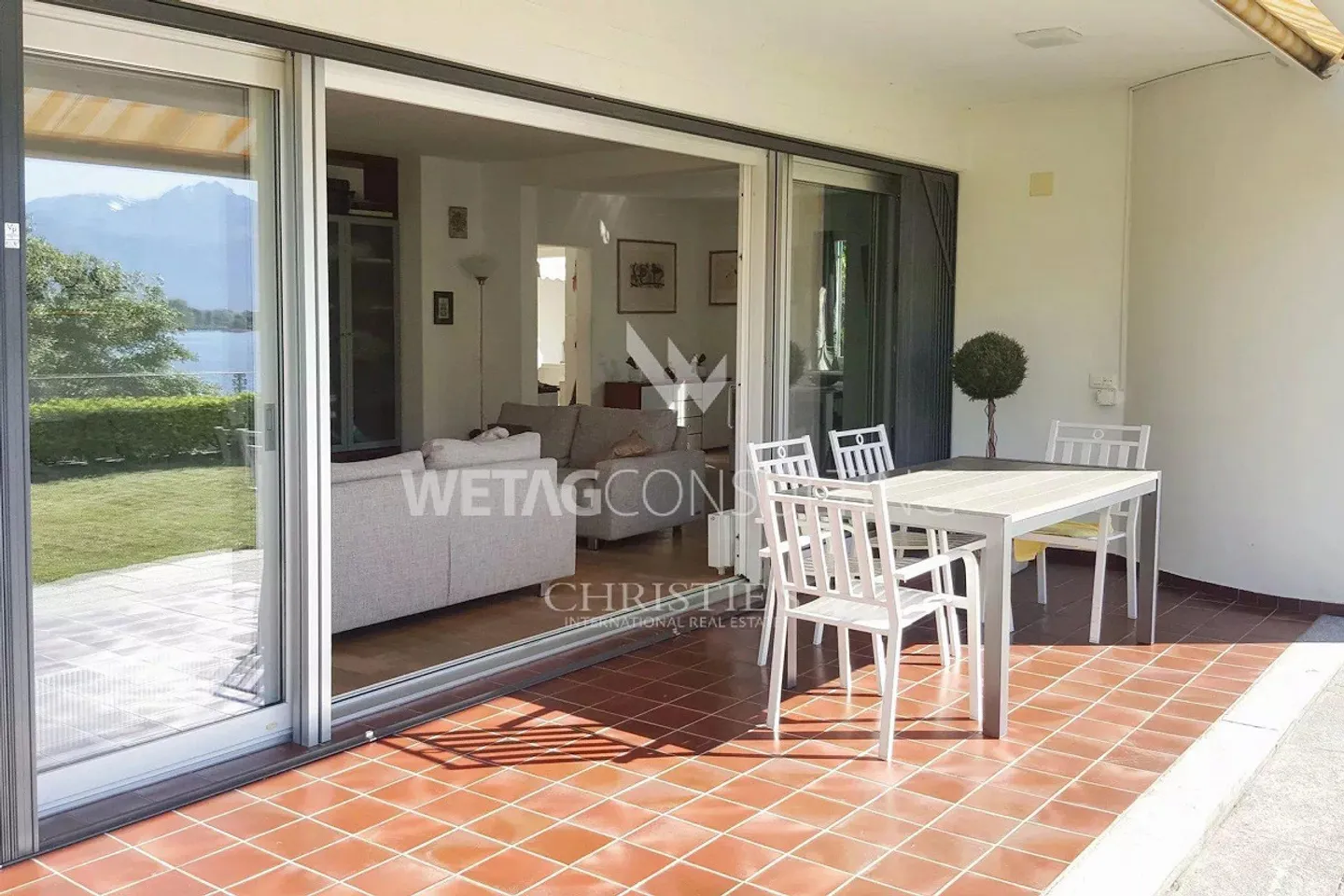 Villa elegante con giardino in posizione esclusiva direttamente sulla riva del lago - Foto 8 di 10