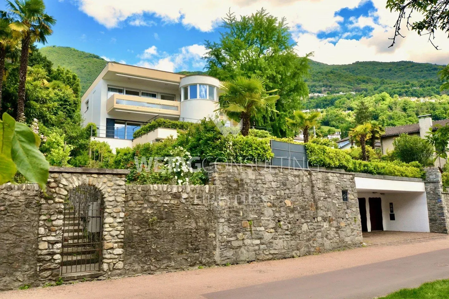 Villa elegante con giardino in posizione esclusiva direttamente sulla riva del lago - Foto 9 di 10