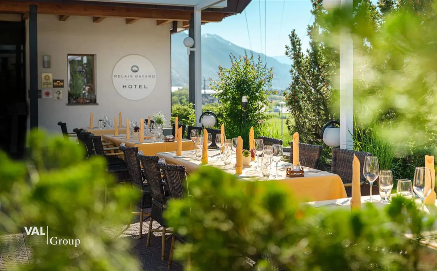 Superior Hotel inkl. Entwicklungsprojekt auf insgesamt 6'000 m2 Grundstück - Foto 2 von 13