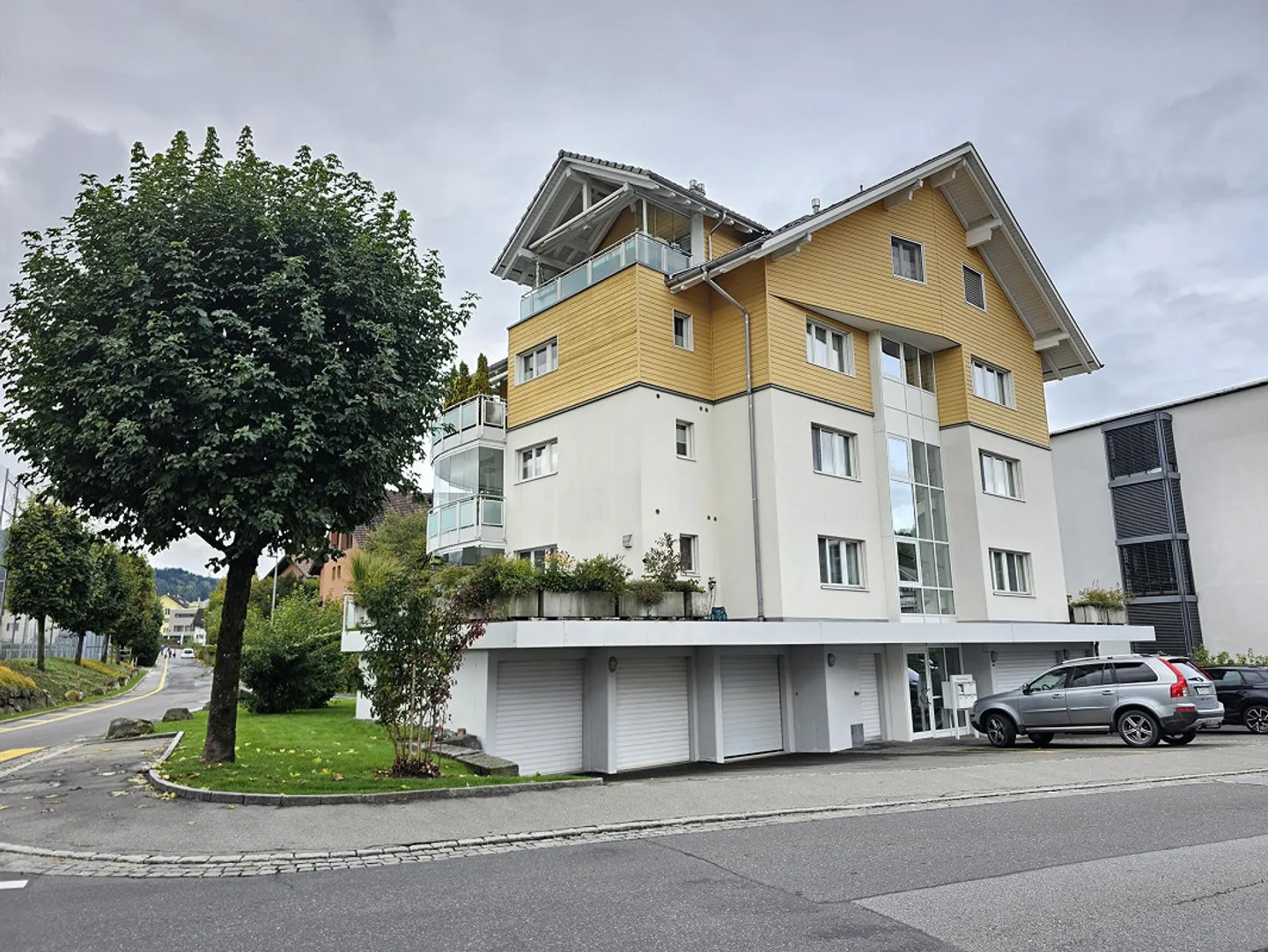 Belle appartement de 5½ pièces dans un emplacement central et populaire - Photo 2 sur 16