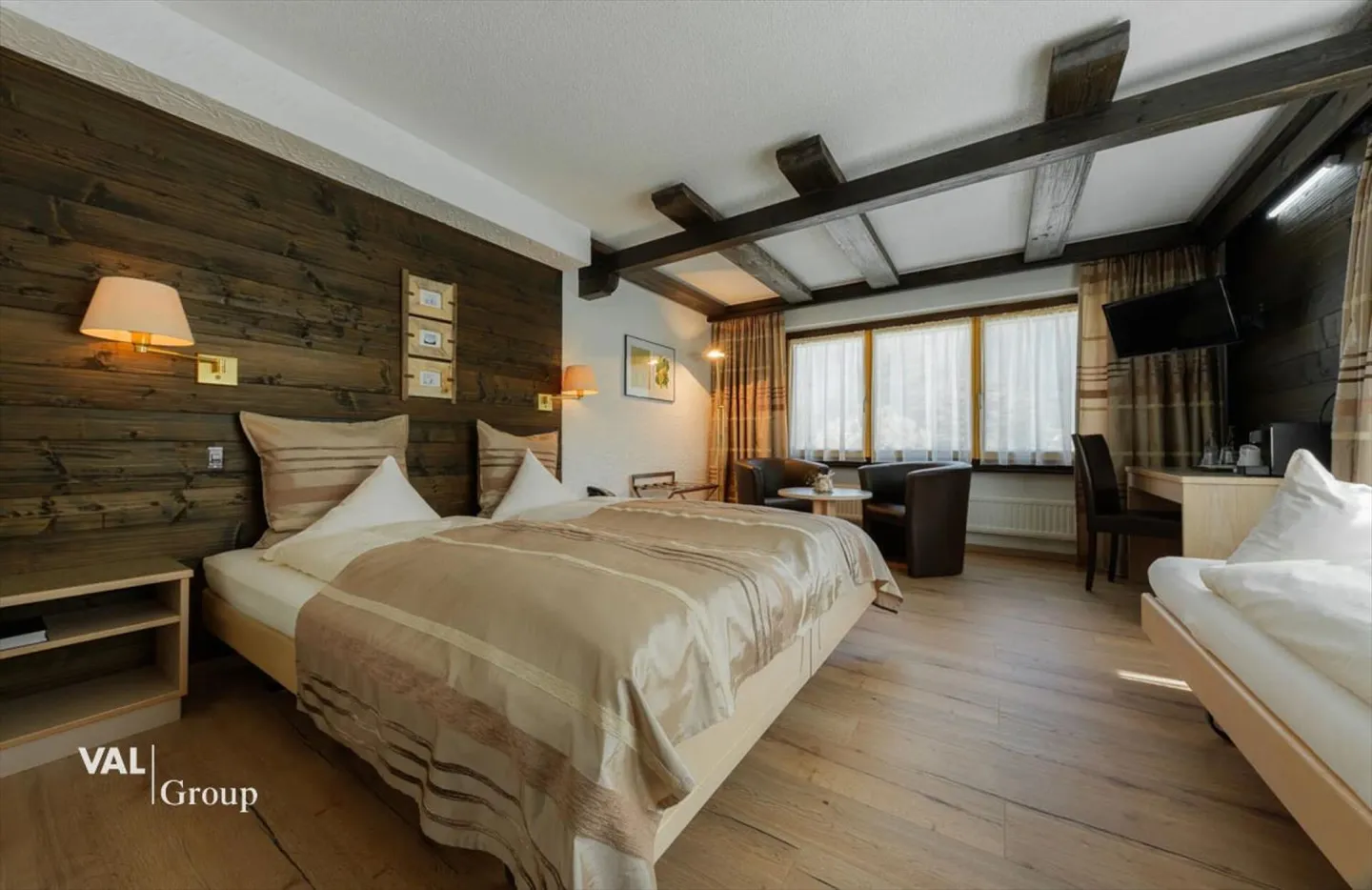 Superior Hotel inkl. Entwicklungsprojekt auf insgesamt 6'000 m2 Grundstück - Foto 6 von 13