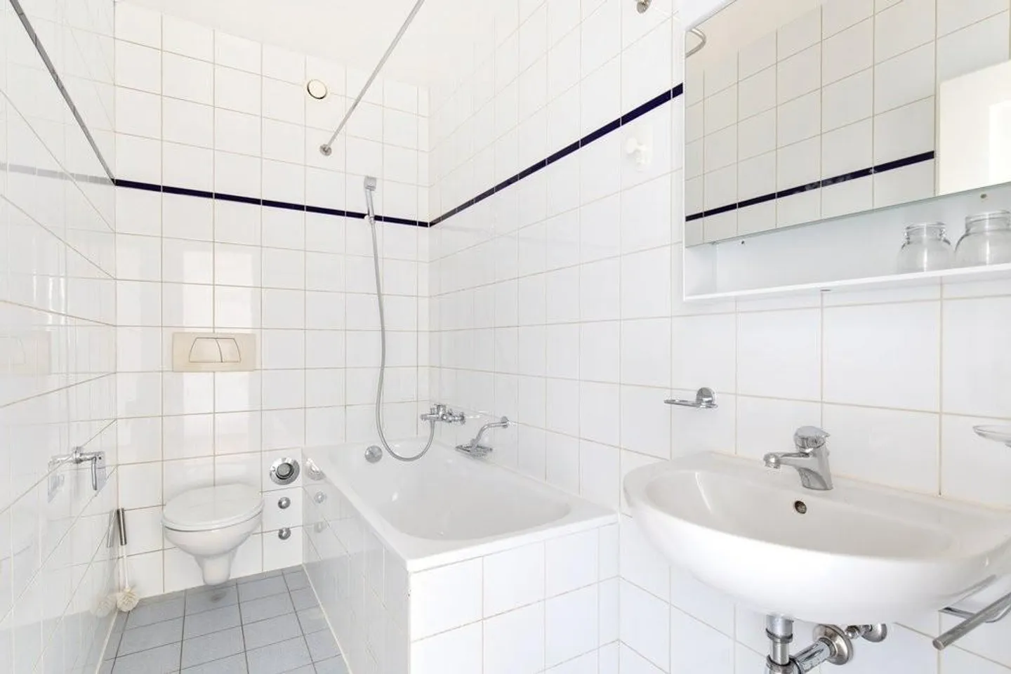 RENT WITHOUT DEPOSIT - Green setting in the city center - Photo 4 of 5