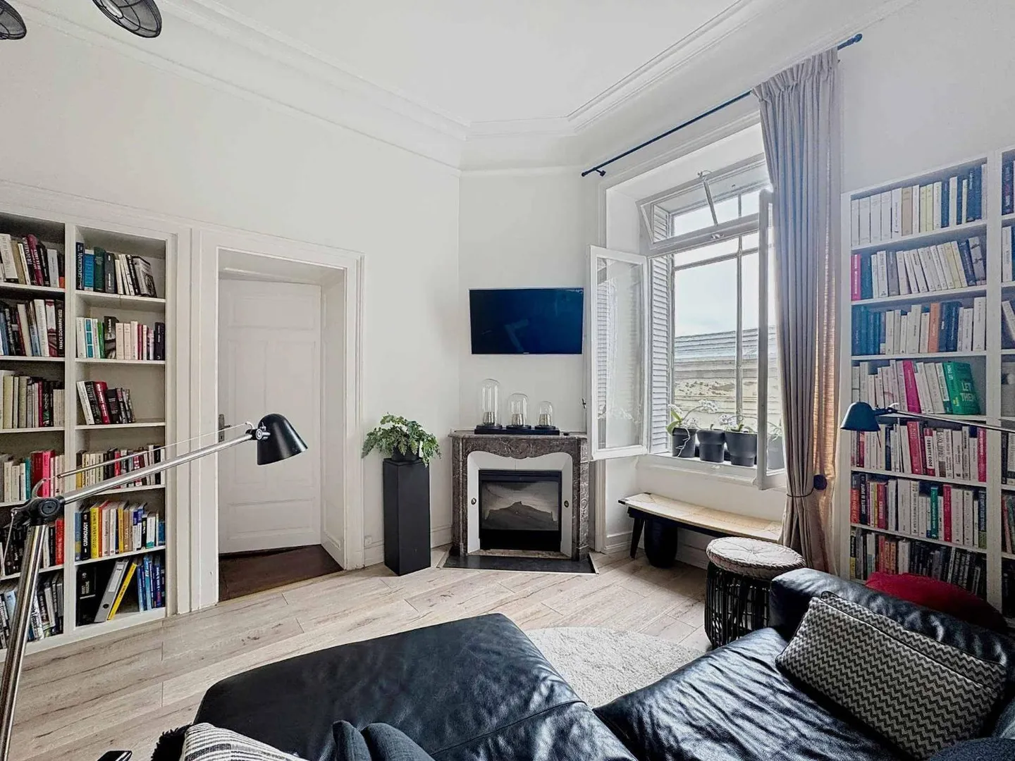 Magnifique appartement de 3,5 pièces de 98 m2 - Élégance de l'époque - Photo 2 sur 13