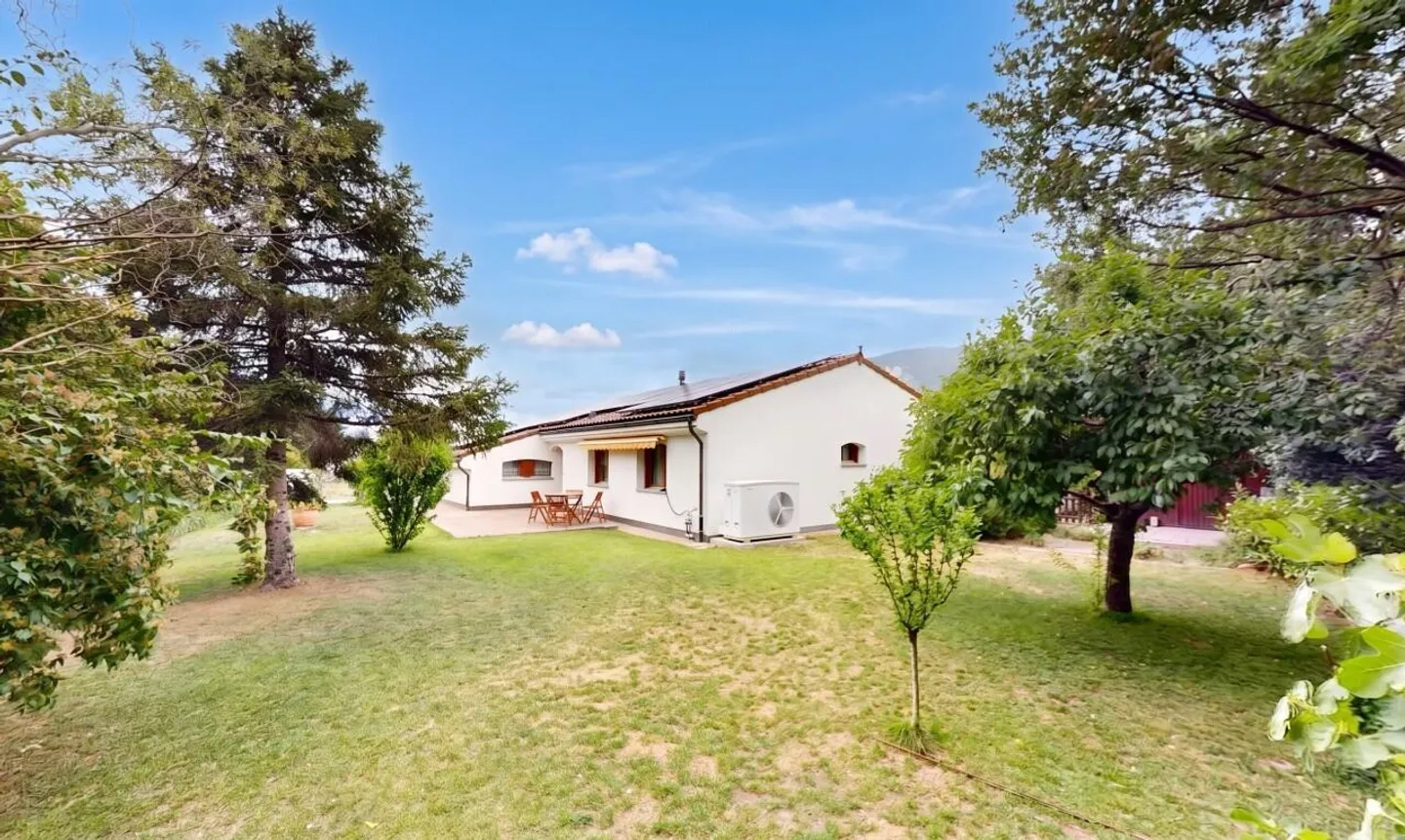 Charmante freistehende Villa im Herzen einer privilegierten Umgebung - Foto 3 von 11