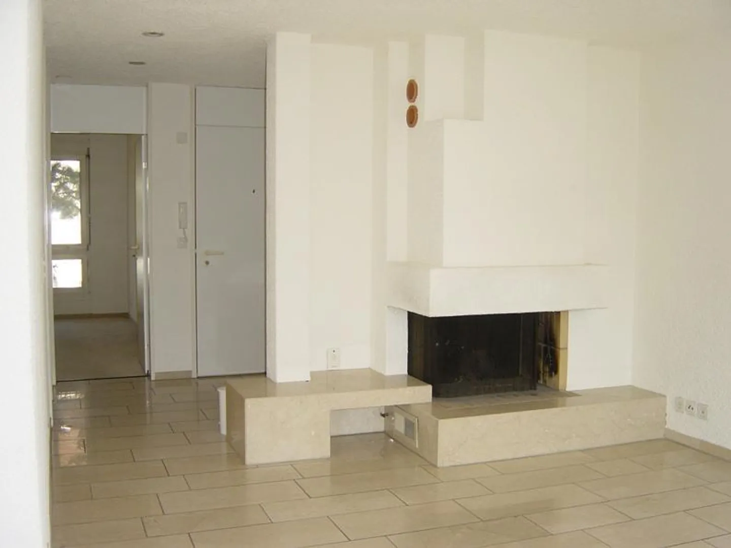 2.5-Room Maisonette Apartment with Fireplace in Bassersdorf - Photo 3 of 5