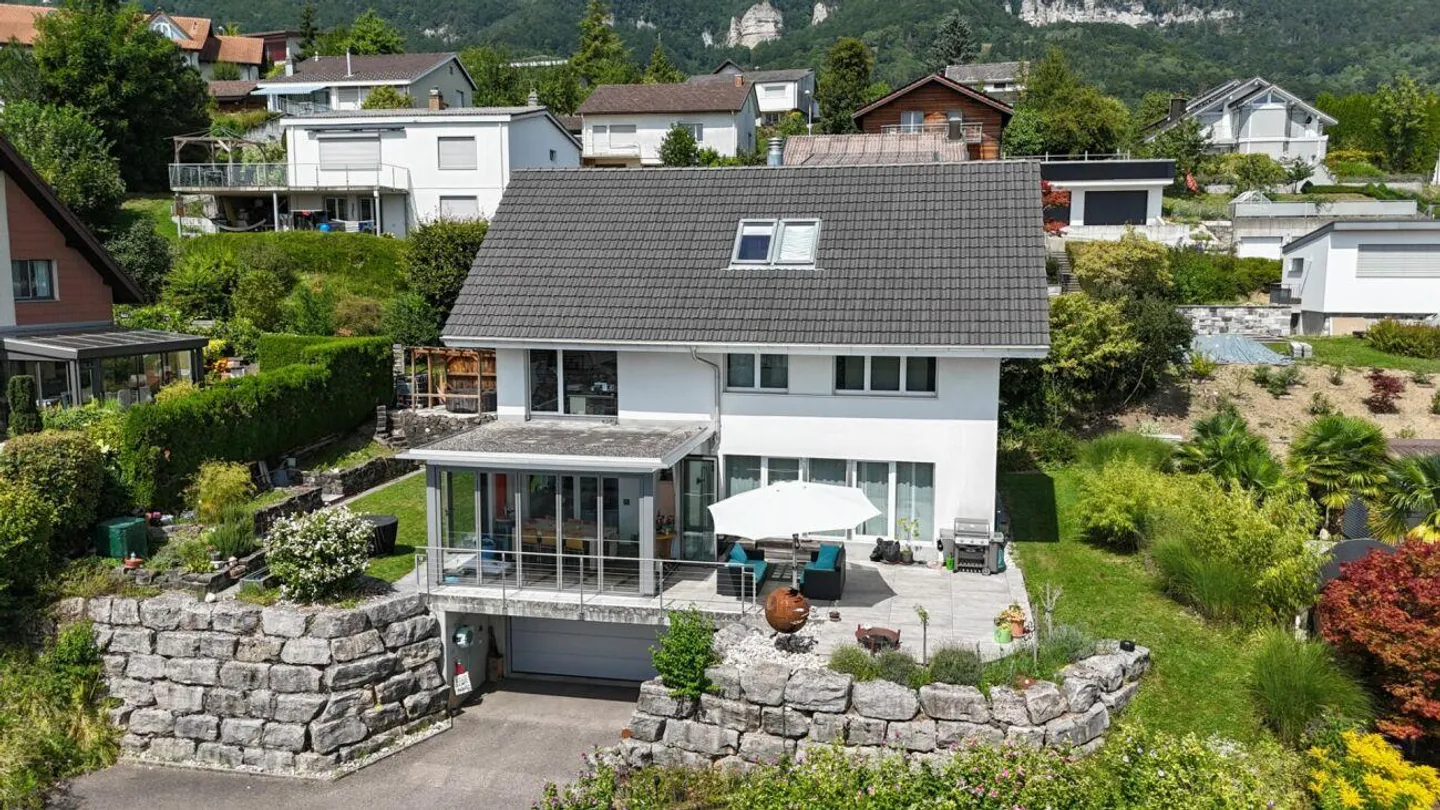 Maison individuelle moderne de 5,5 pièces avec vue sur l'Eiger, le Mönch et la Jungfrau - Photo 1 sur 19