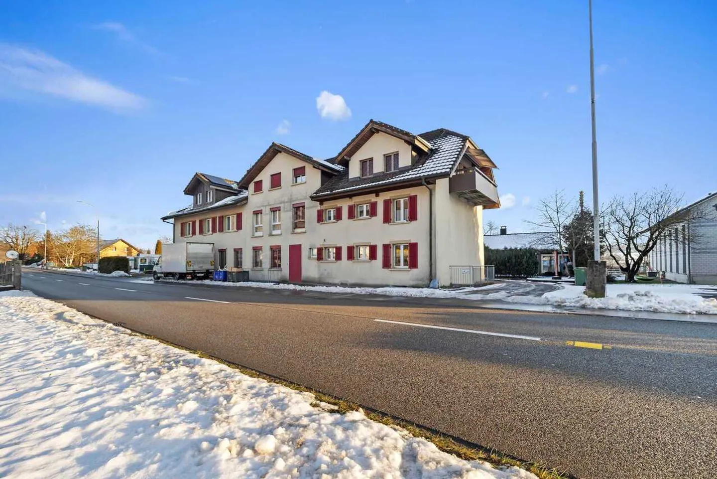Maison de 7 familles avec un rendement solide à Boningen à vendre - Photo 1 sur 13
