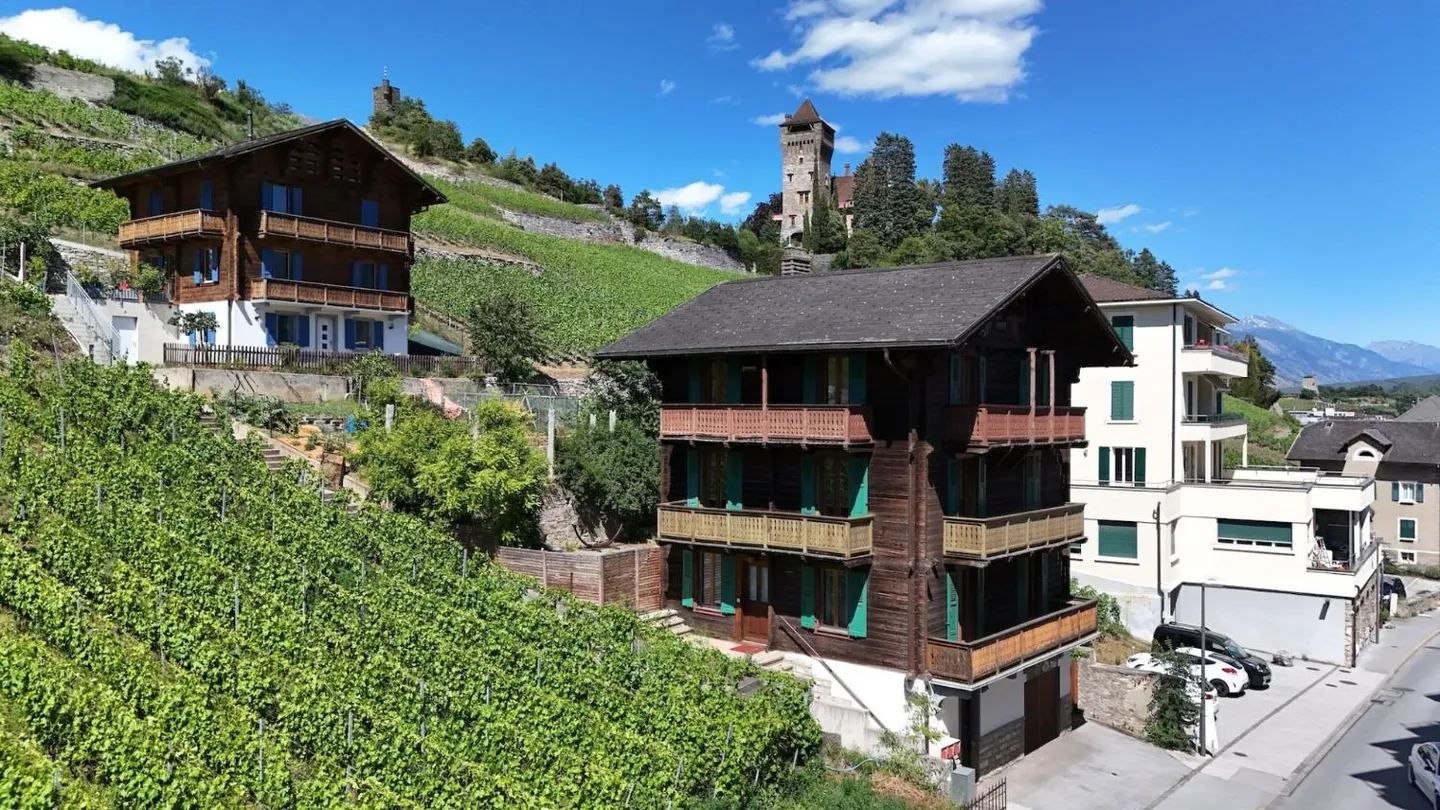 Piccolo edificio in affitto a 300 metri dal centro città - Foto 1 di 13