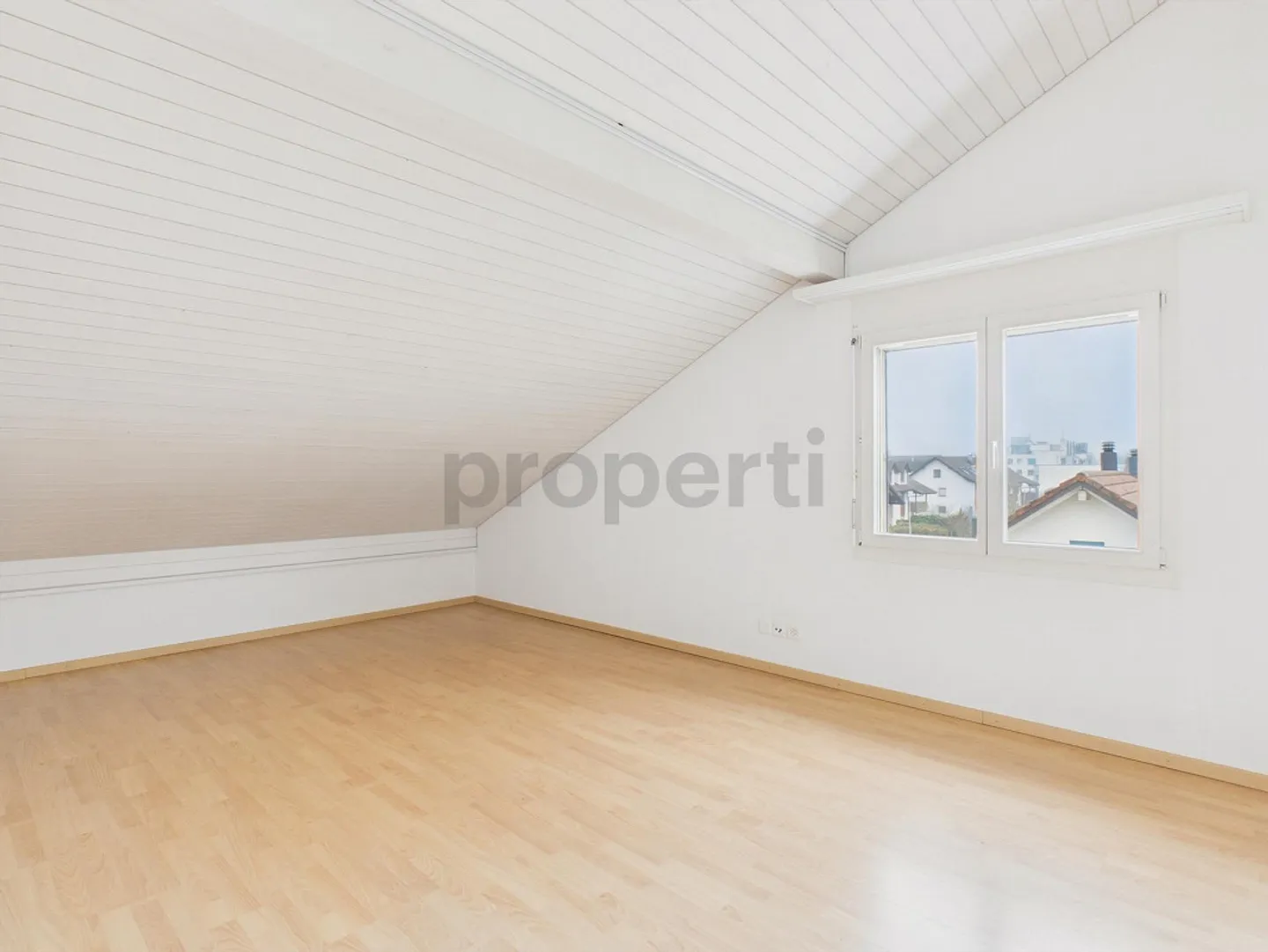 Stylish 4.5-room attic apartment with a wide view - Photo 7 of 16