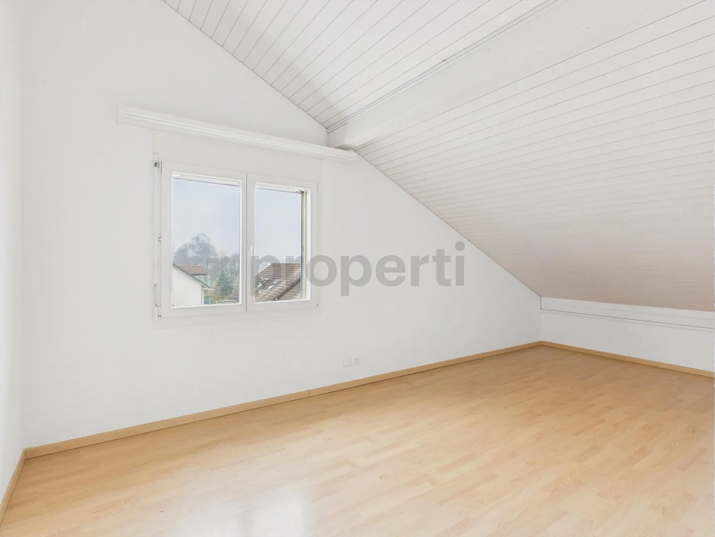 Stylish 4.5-room attic apartment with a wide view - Photo 8 of 16