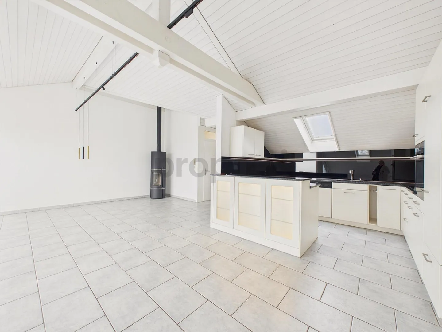 Stylish 4.5-room attic apartment with a wide view - Photo 5 of 16