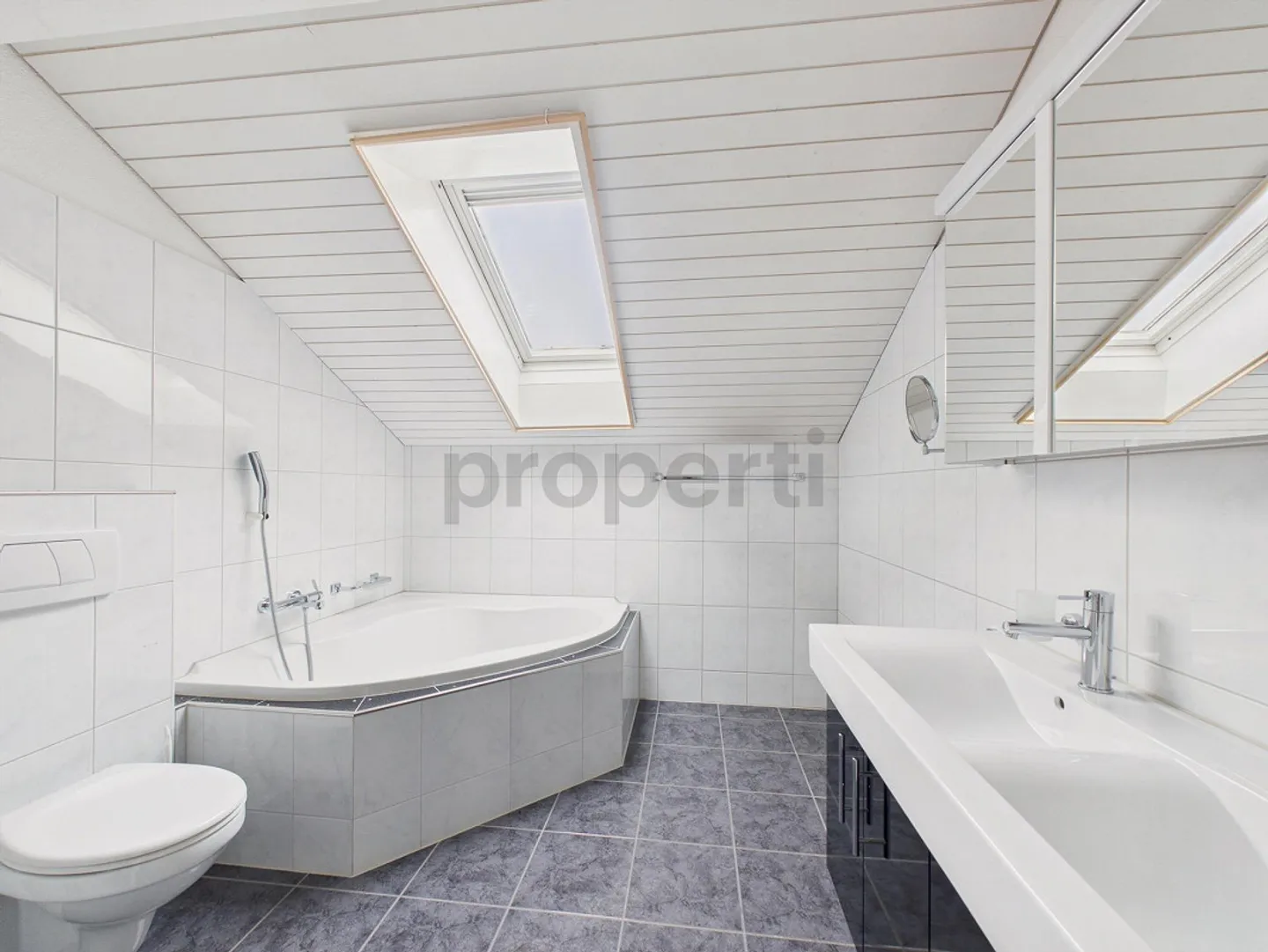 Stylish 4.5-room attic apartment with a wide view - Photo 11 of 16