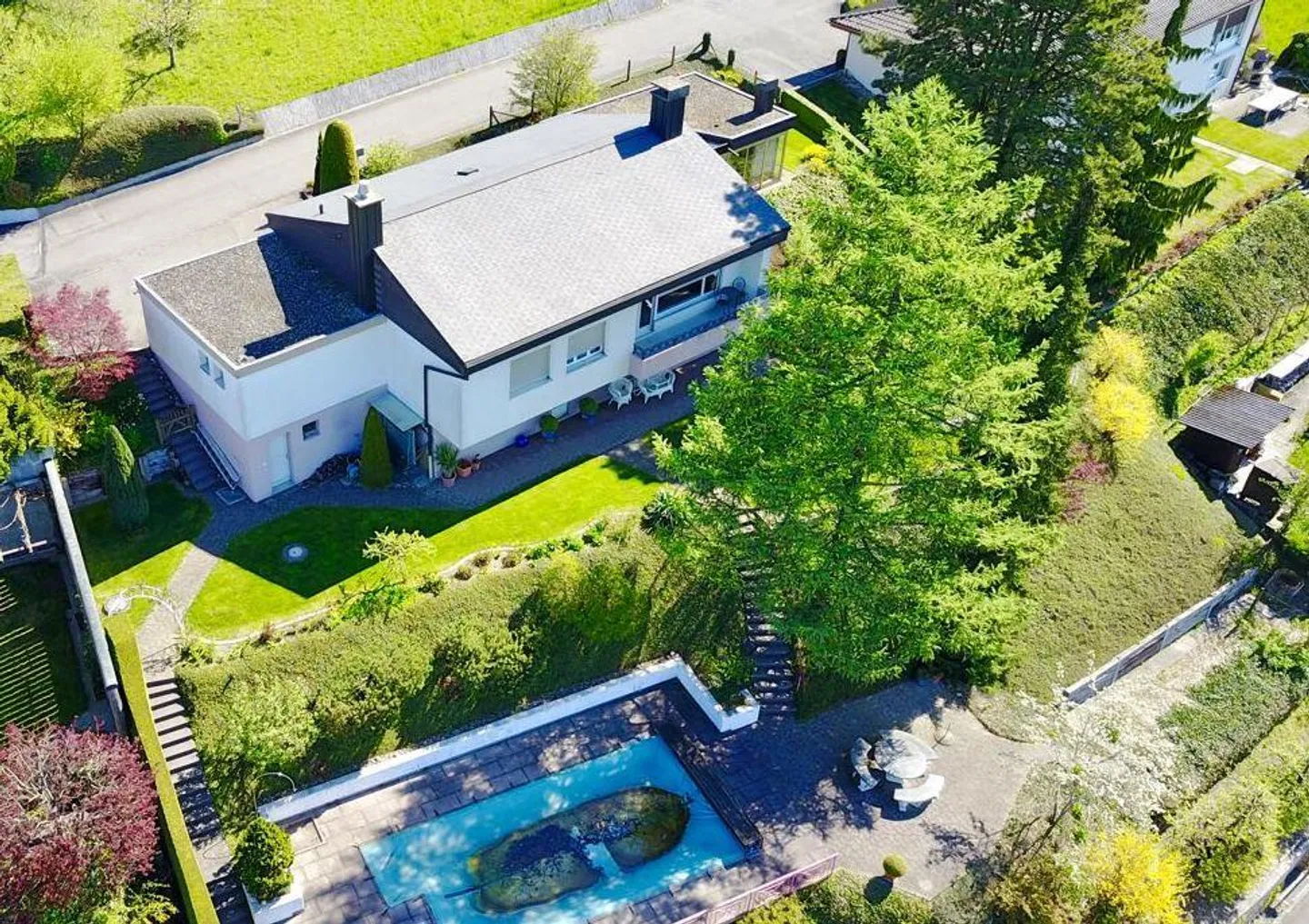 Casa unifamiliare con piscina, ampi spazi e viste gigantesche - Foto 2 di 24