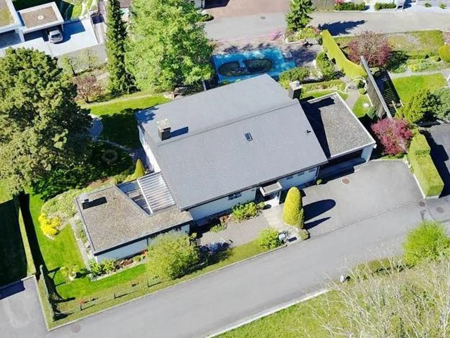 Casa unifamiliare con piscina, ampi spazi e viste gigantesche - Foto 3 di 24
