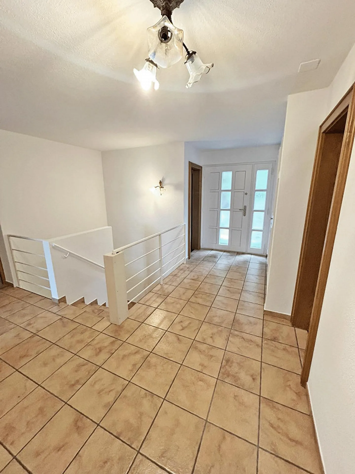 Casa unifamiliare con piscina, ampi spazi e viste gigantesche - Foto 4 di 24