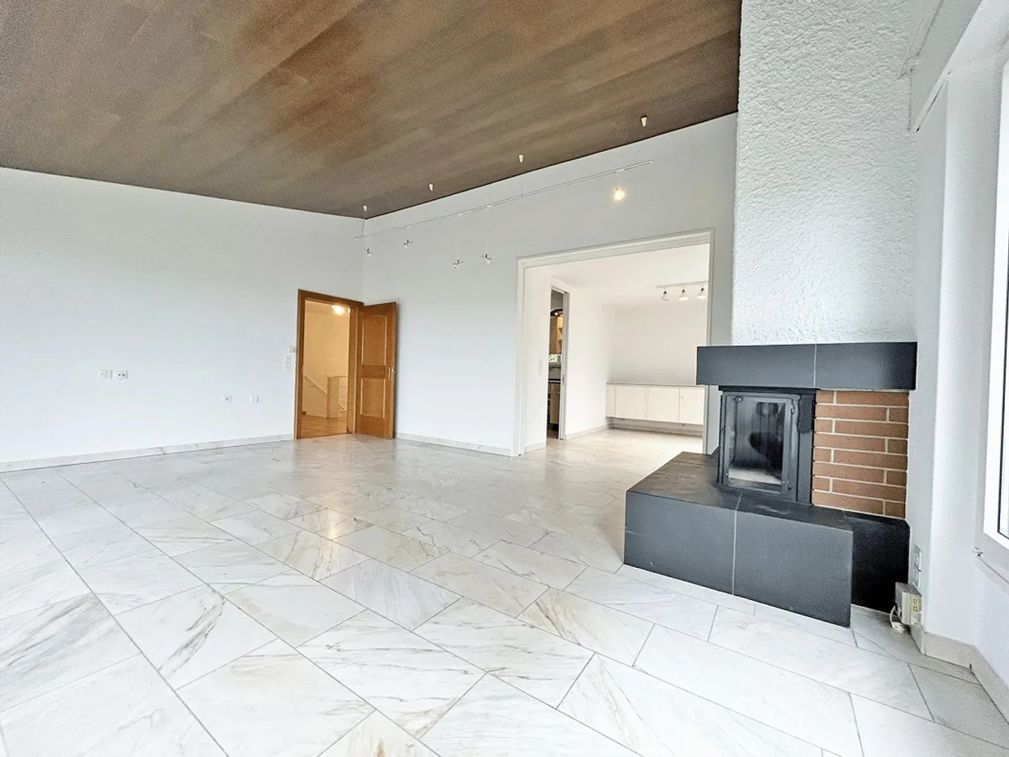 Casa unifamiliare con piscina, ampi spazi e viste gigantesche - Foto 9 di 24