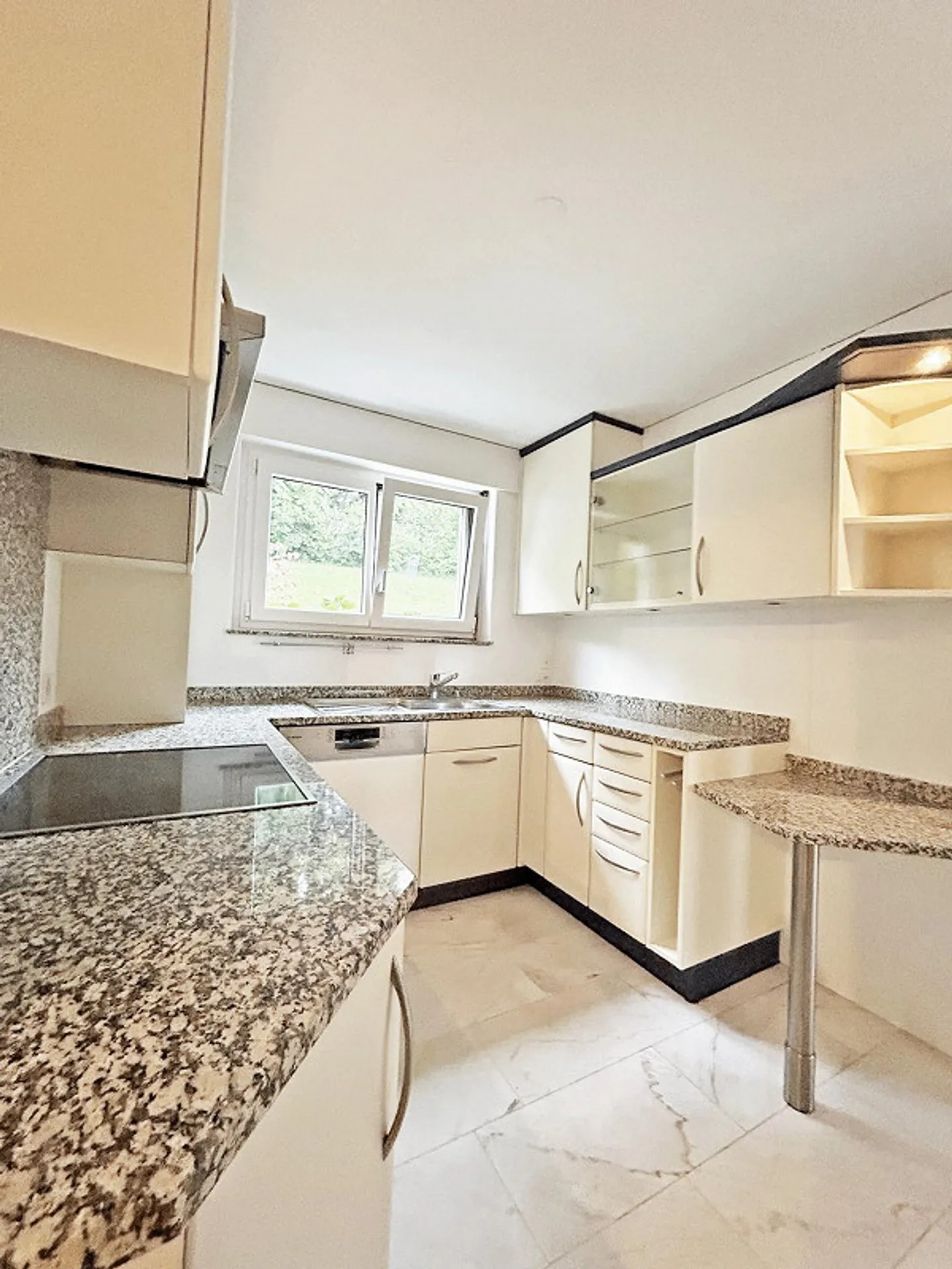 Casa unifamiliare con piscina, ampi spazi e viste gigantesche - Foto 11 di 24