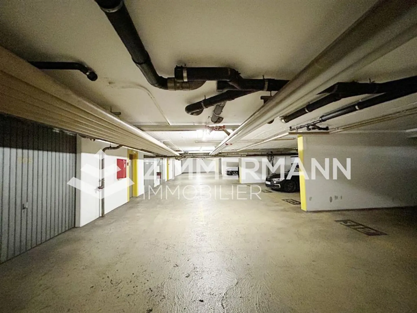 Espace de Parking Intérieur - Photo 2 sur 3