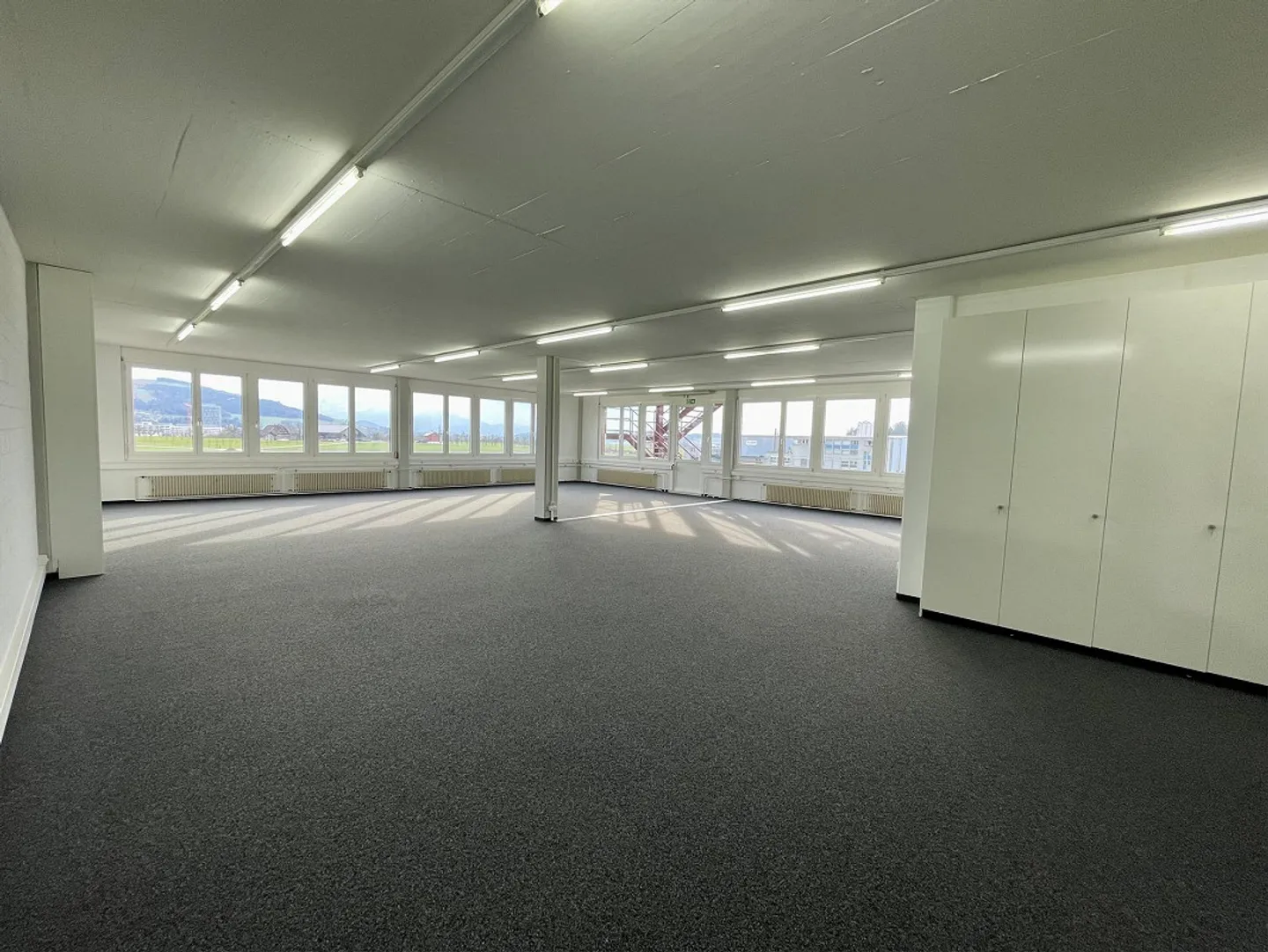 Spazio commerciale attraente a Hünenberg – Modernizzato e pronto per l'occupazione - Foto 3 di 13