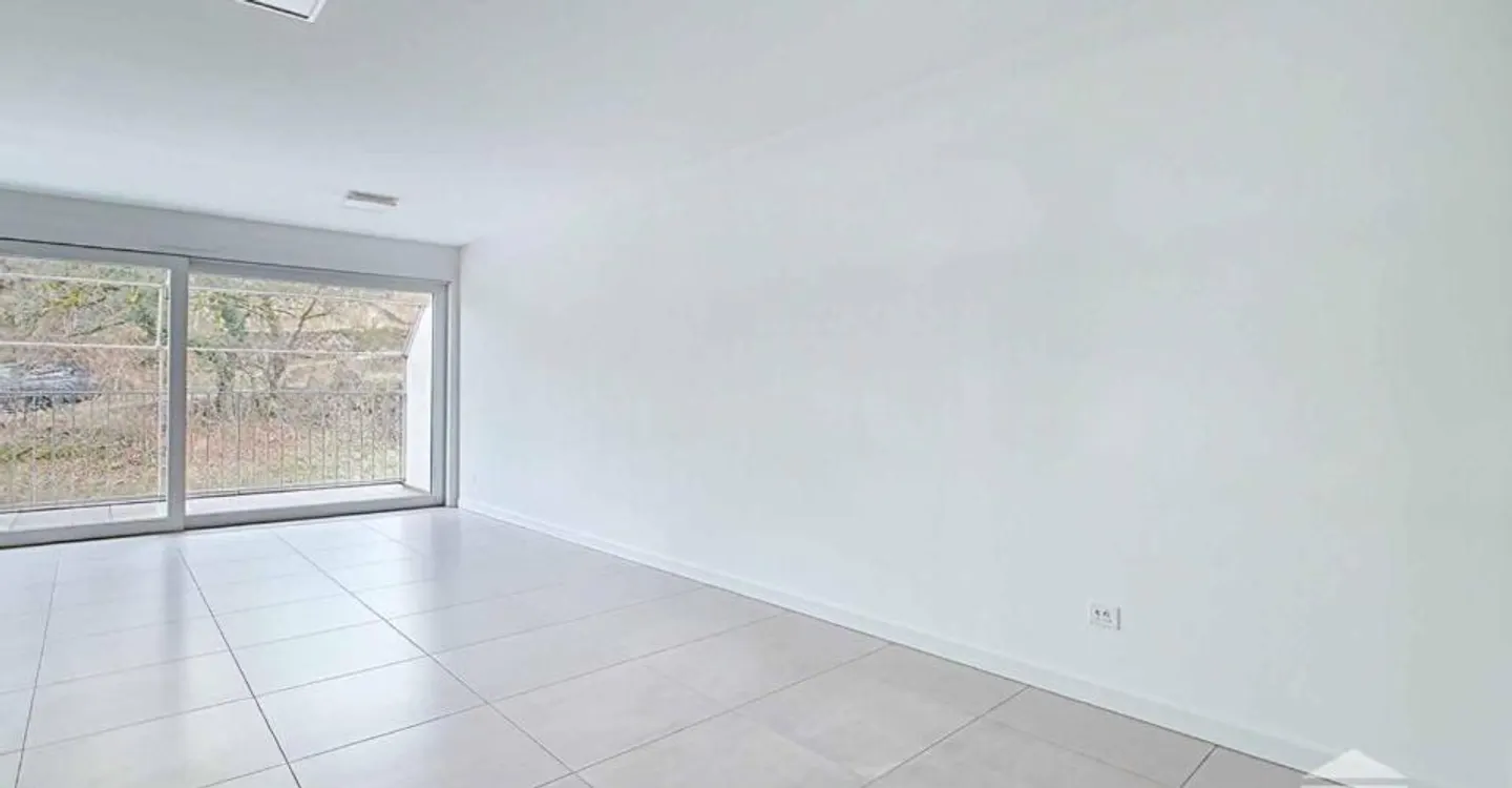 Charming Duplex Apartment - Photo 8 of 13
