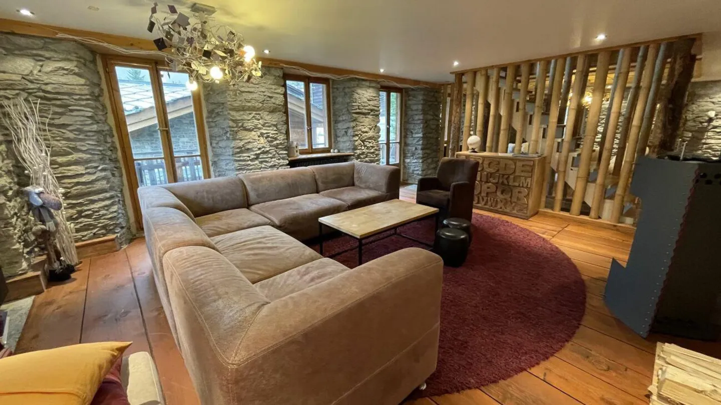 Luxurious maisonette apartment in the center of Saas-Fee. - Photo 3 of 14