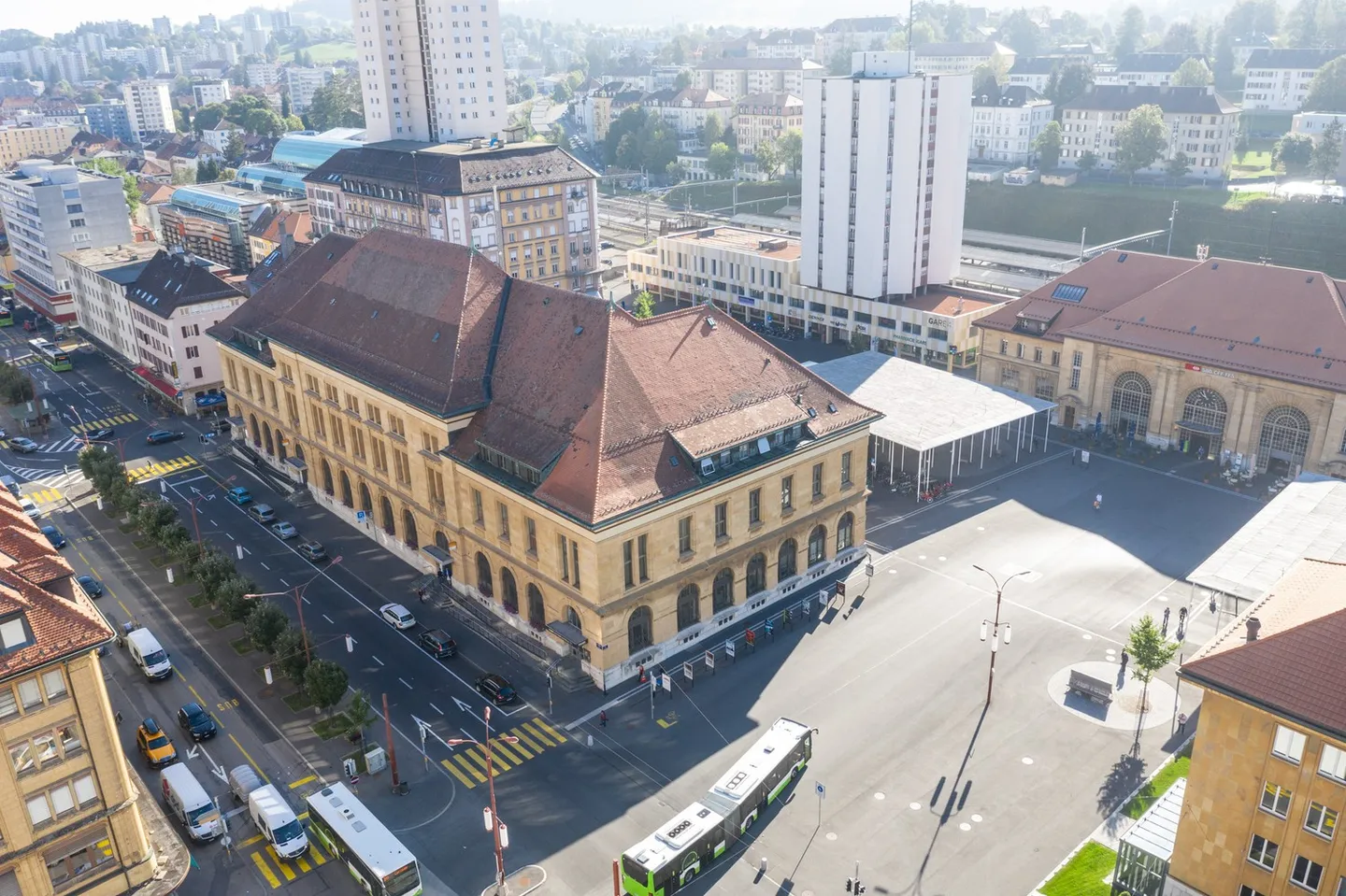 Spazio ufficio di 363 m2 con angolo cottura in affitto - Foto 1 di 8