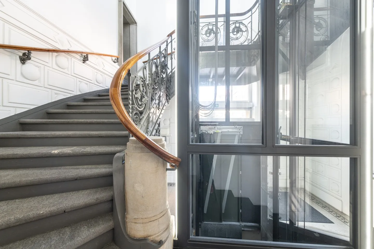 Spazio ufficio di 363 m2 con angolo cottura in affitto - Foto 2 di 8