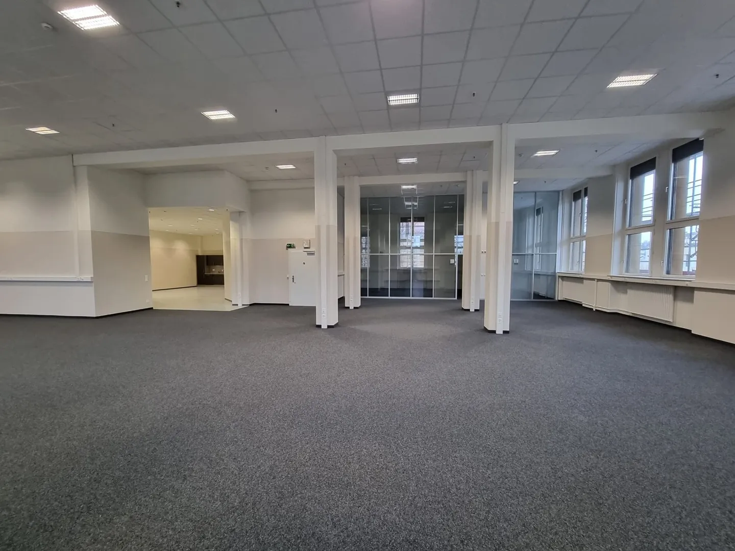 Spazio ufficio di 363 m2 con angolo cottura in affitto - Foto 4 di 8