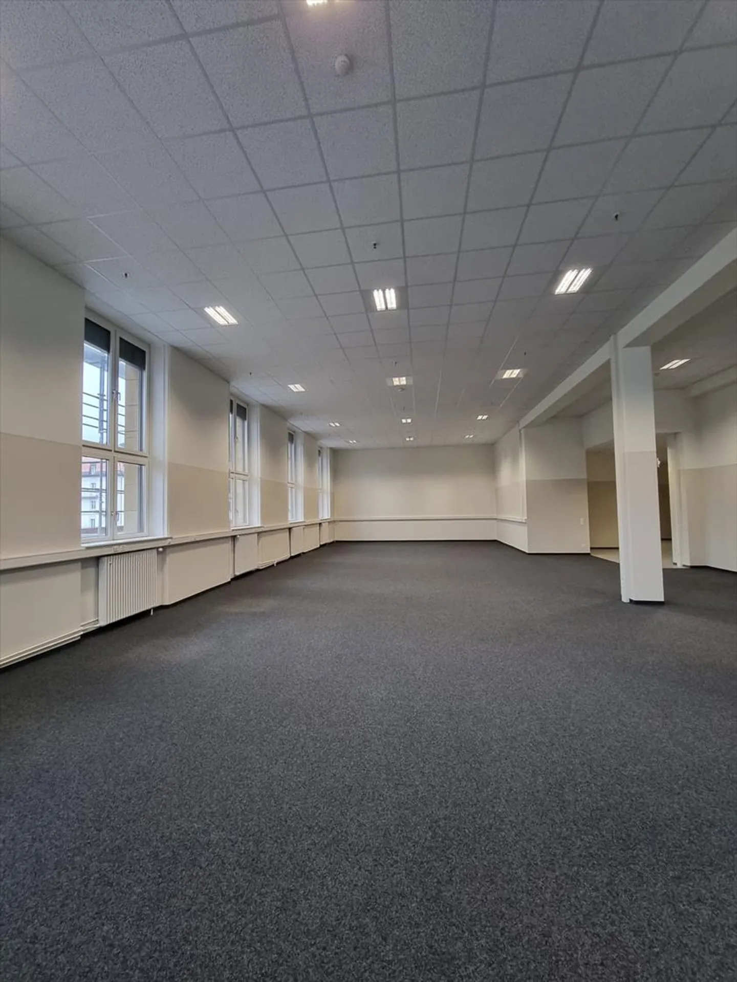 Spazio ufficio di 363 m2 con angolo cottura in affitto - Foto 5 di 8