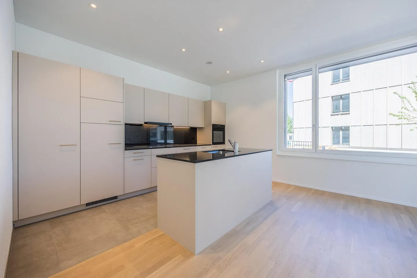 Appartement neuf de 3,5 pièces de haute qualité - Photo 3 sur 6