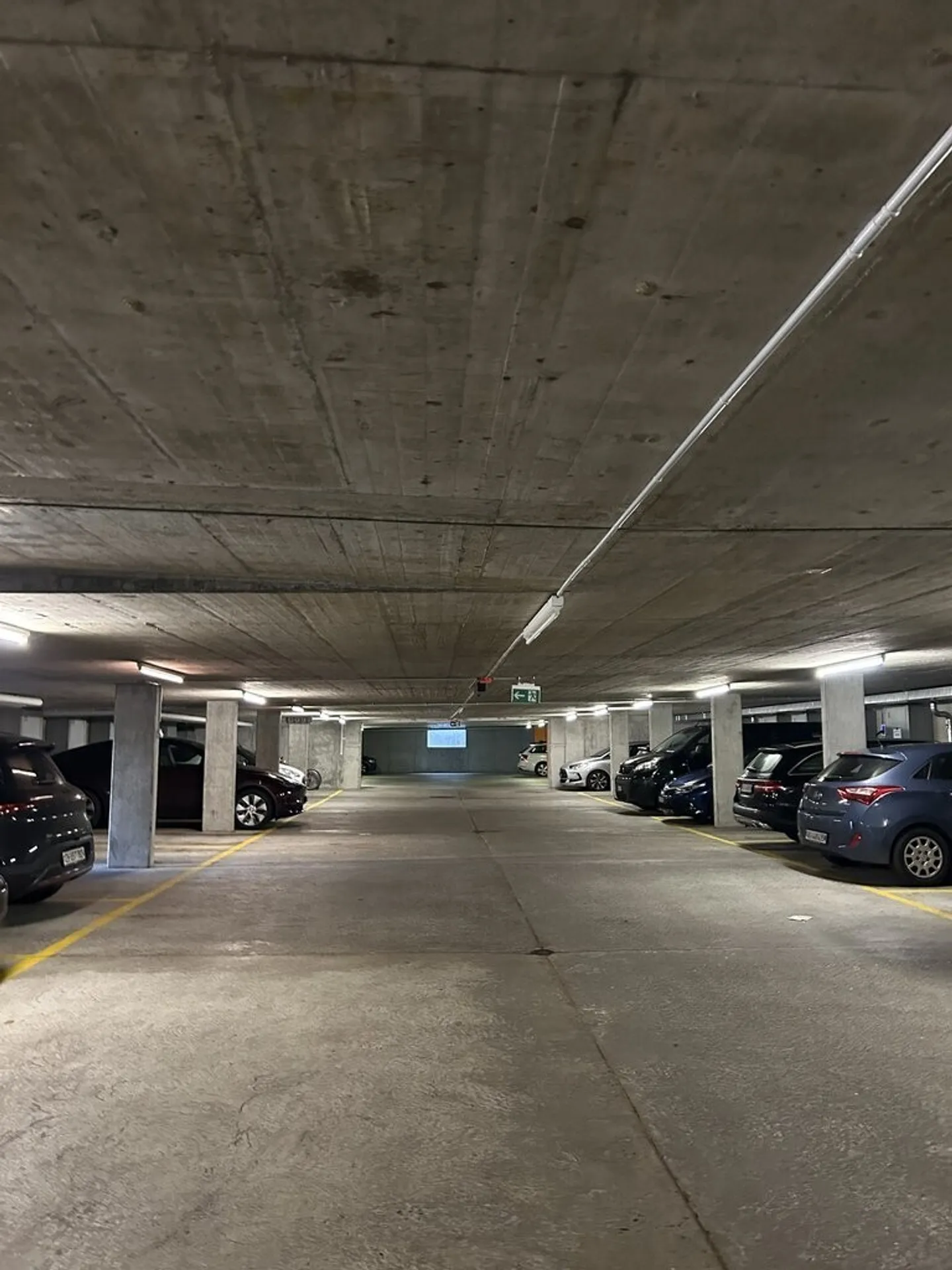 Motorradparkplatz verfügbar - Foto 2 von 3