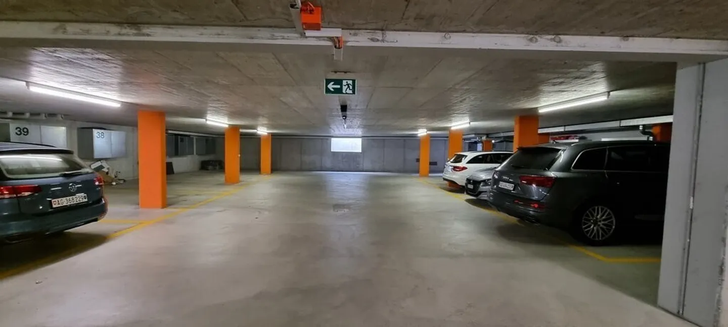 Motorradparkplatz verfügbar - Foto 3 von 3