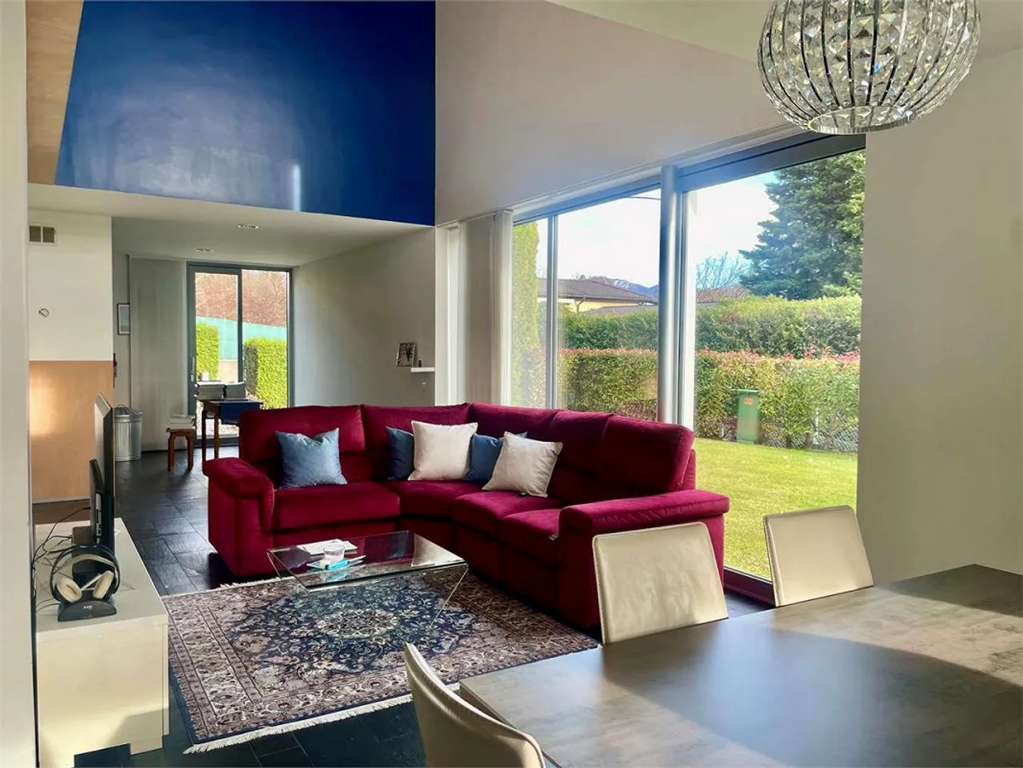 Wunderschöne und elegante Villa mit zeitgenössischem Design - Foto 3 von 13