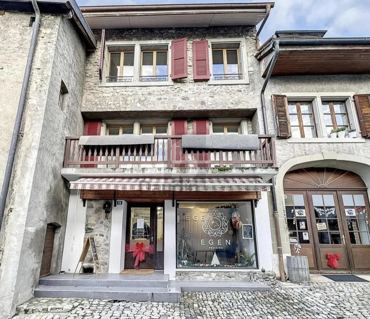 ARCADE IN THE HEART OF SAINT-PREX - Photo 1 of 4