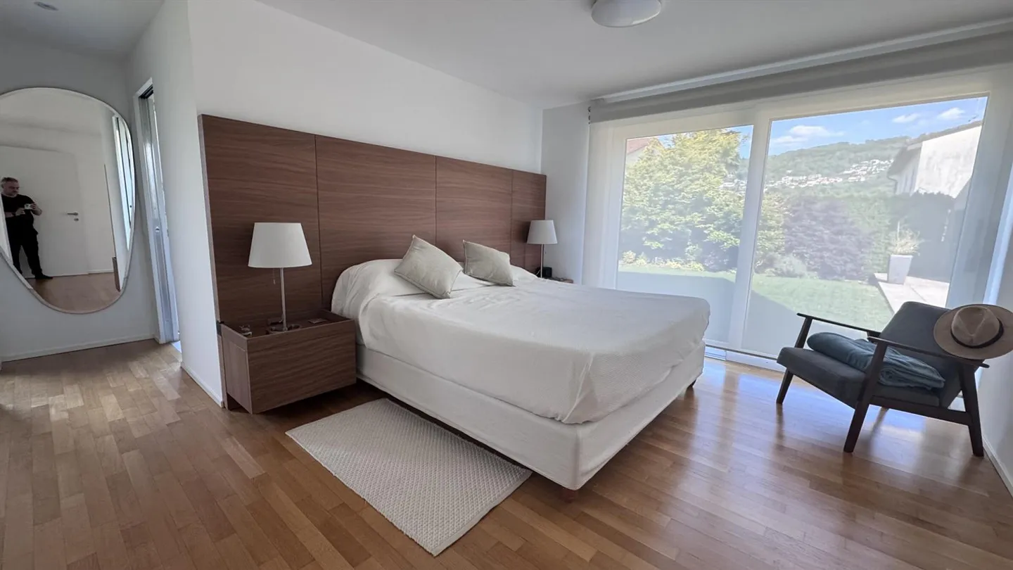 Villa moderna con 7,5 camere, piscina e terreno a Magliaso - Foto 6 di 9