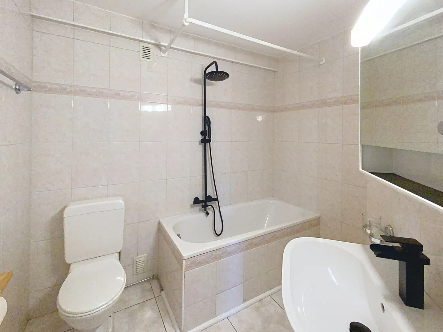 Appartement Charmant avec Terrasse - Photo 8 sur 8