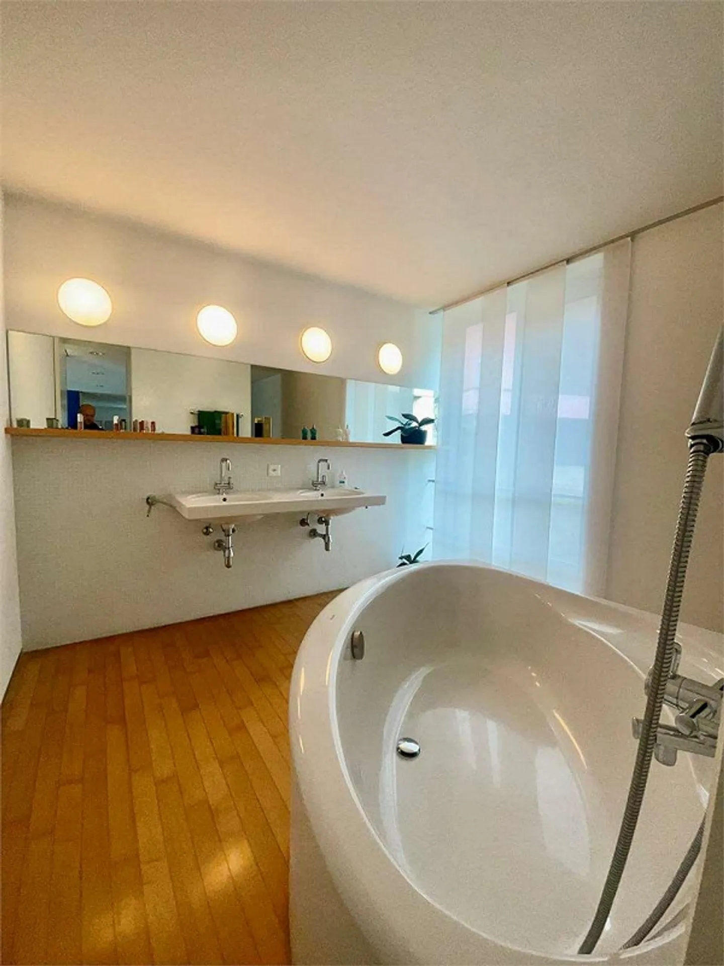 Wunderschöne und elegante Villa mit zeitgenössischem Design - Foto 9 von 13