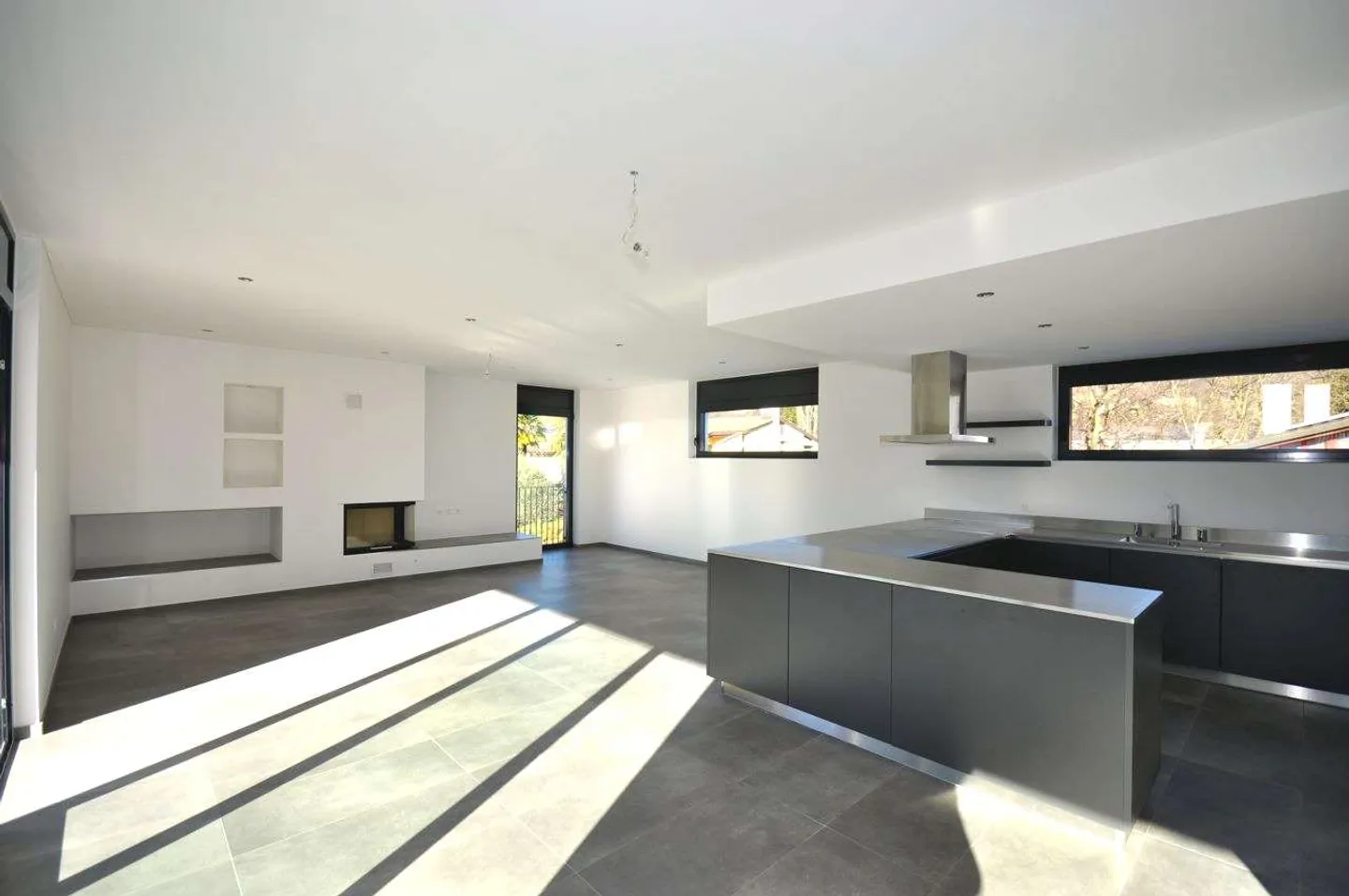 Spacious 4.5-Room Apartment - Photo 8 of 18