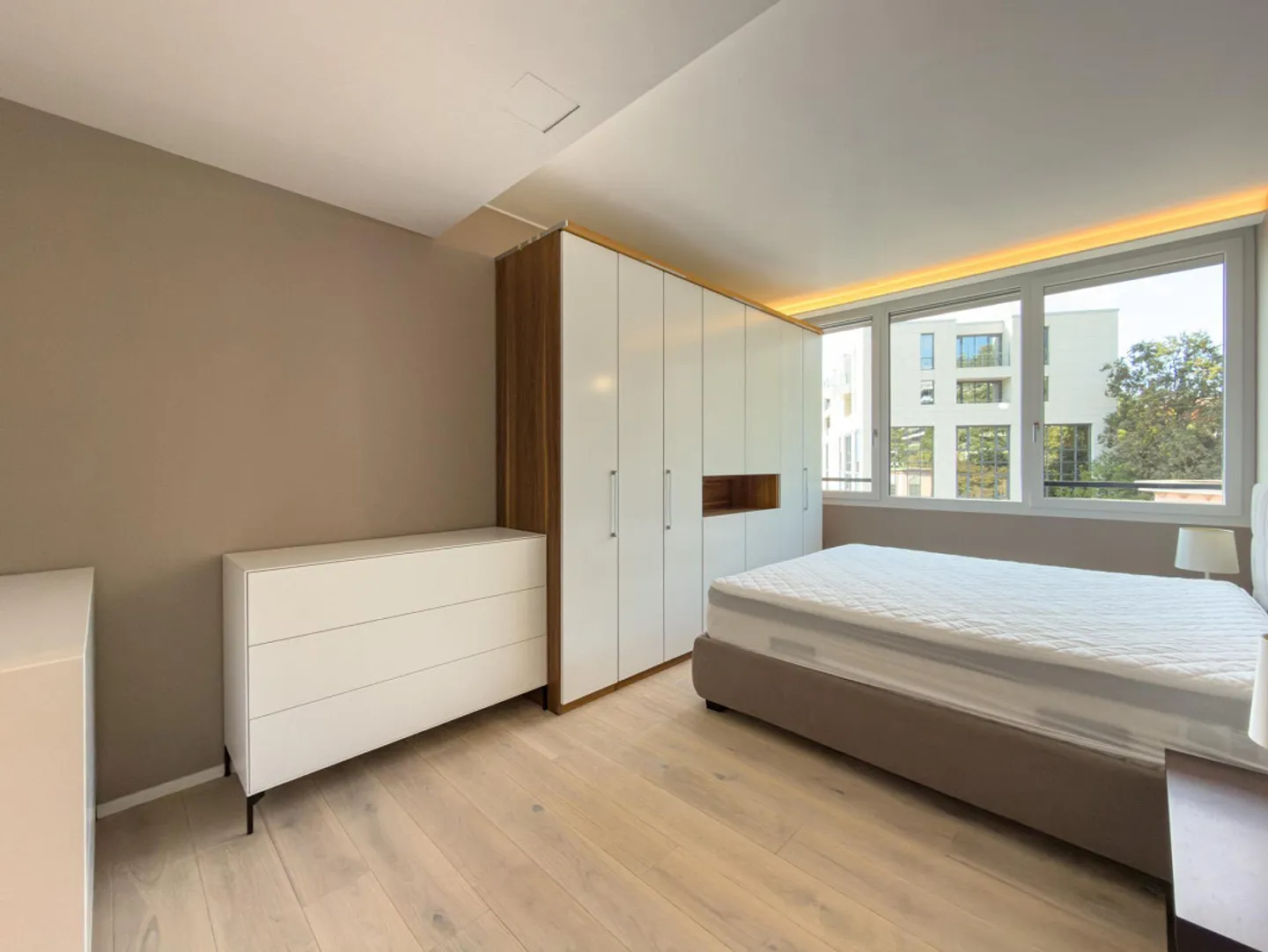 Furnished penthouse in first rental with lake view in Lugano - Photo 3 of 11