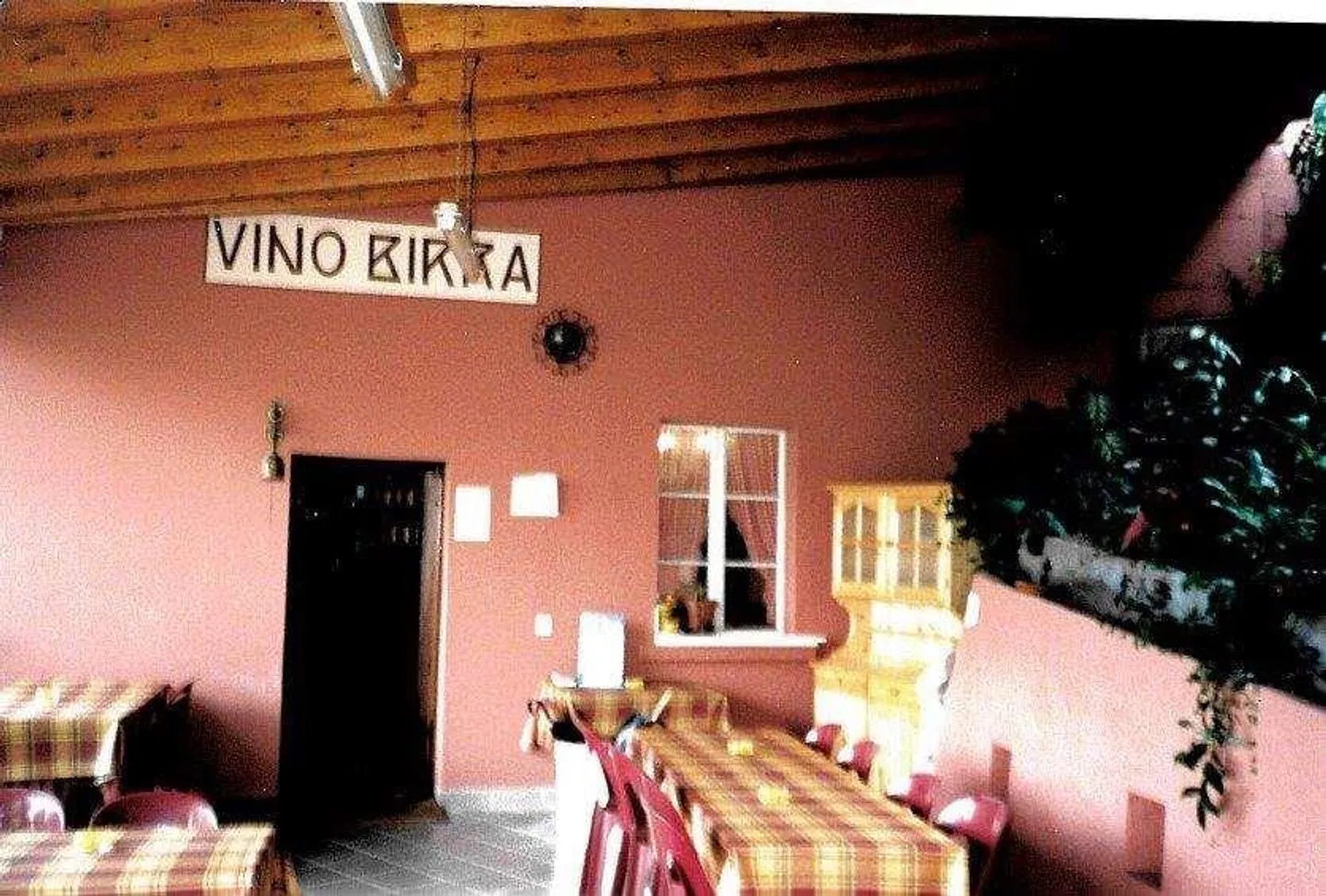 NOVAZZANO: Large building with former restaurant, 4.5 rooms and 30 parking spaces - Photo 4 of 13